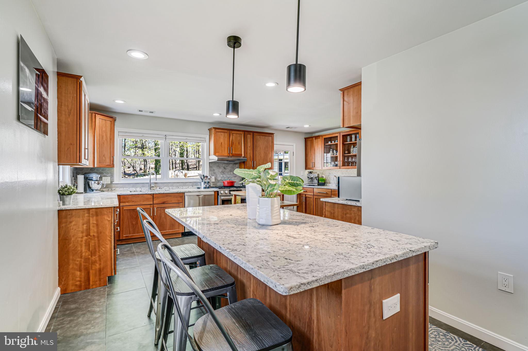 BURGUNDY MANOR - Residential