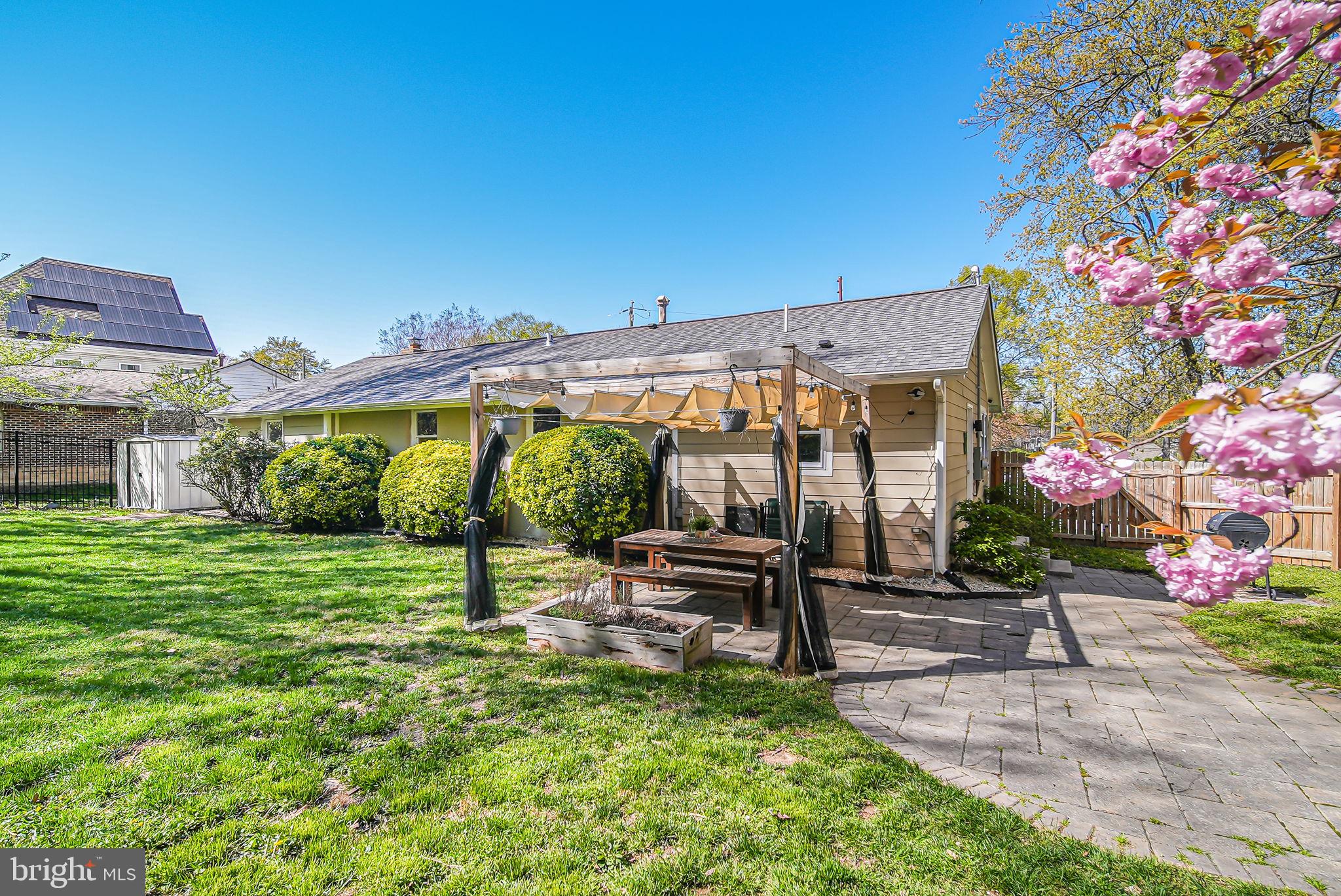 BURGUNDY MANOR - Residential