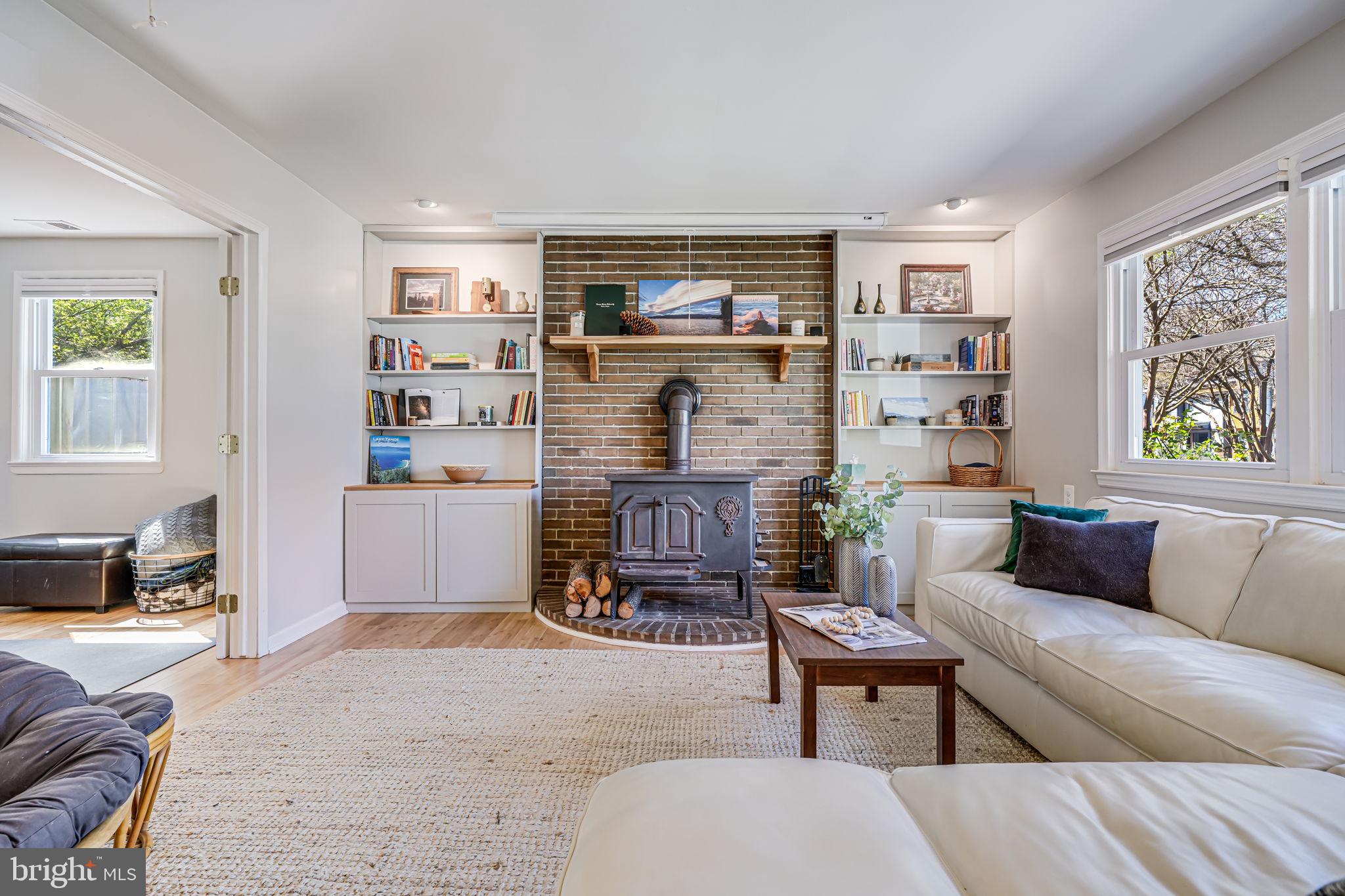 BURGUNDY MANOR - Residential