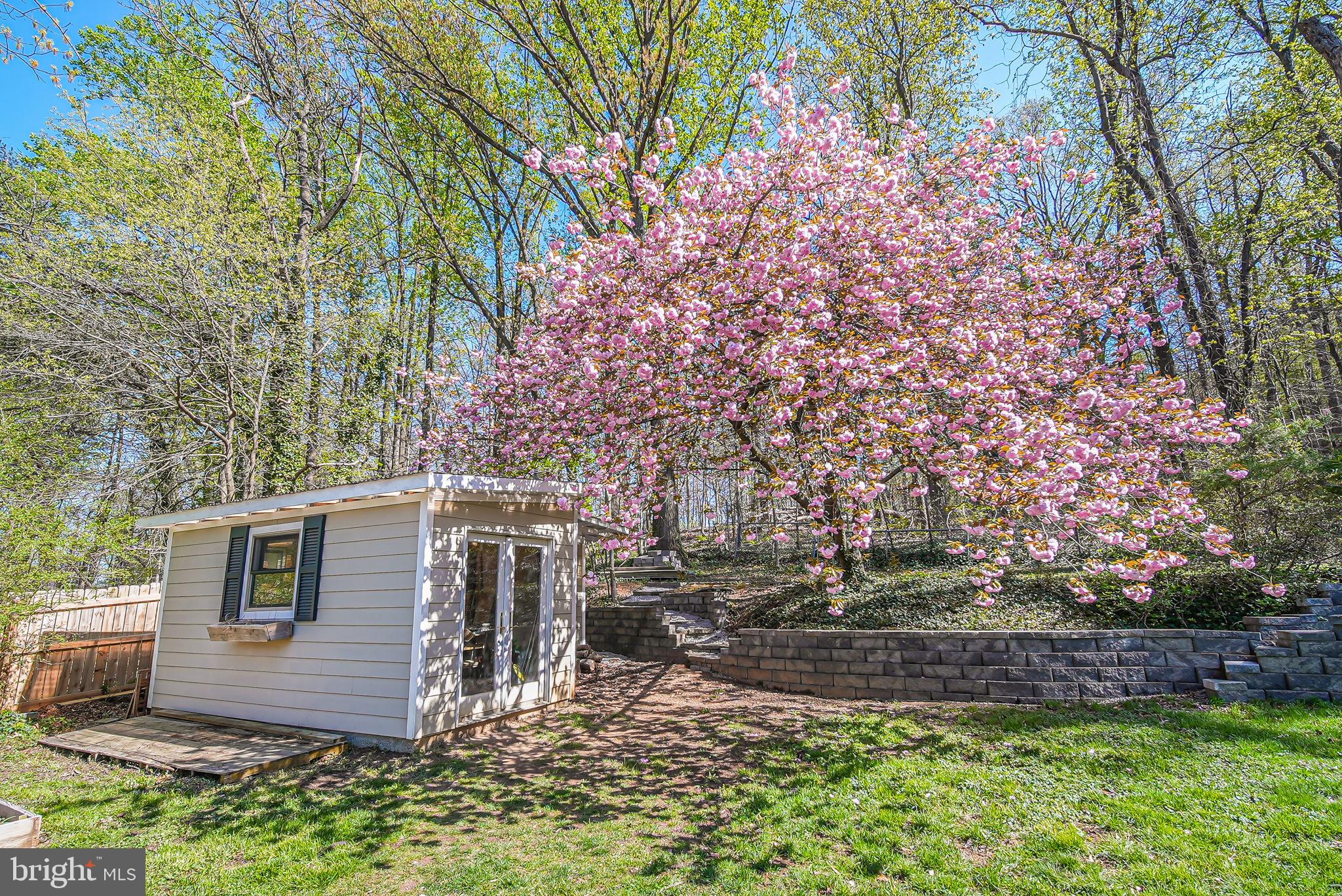 BURGUNDY MANOR - Residential