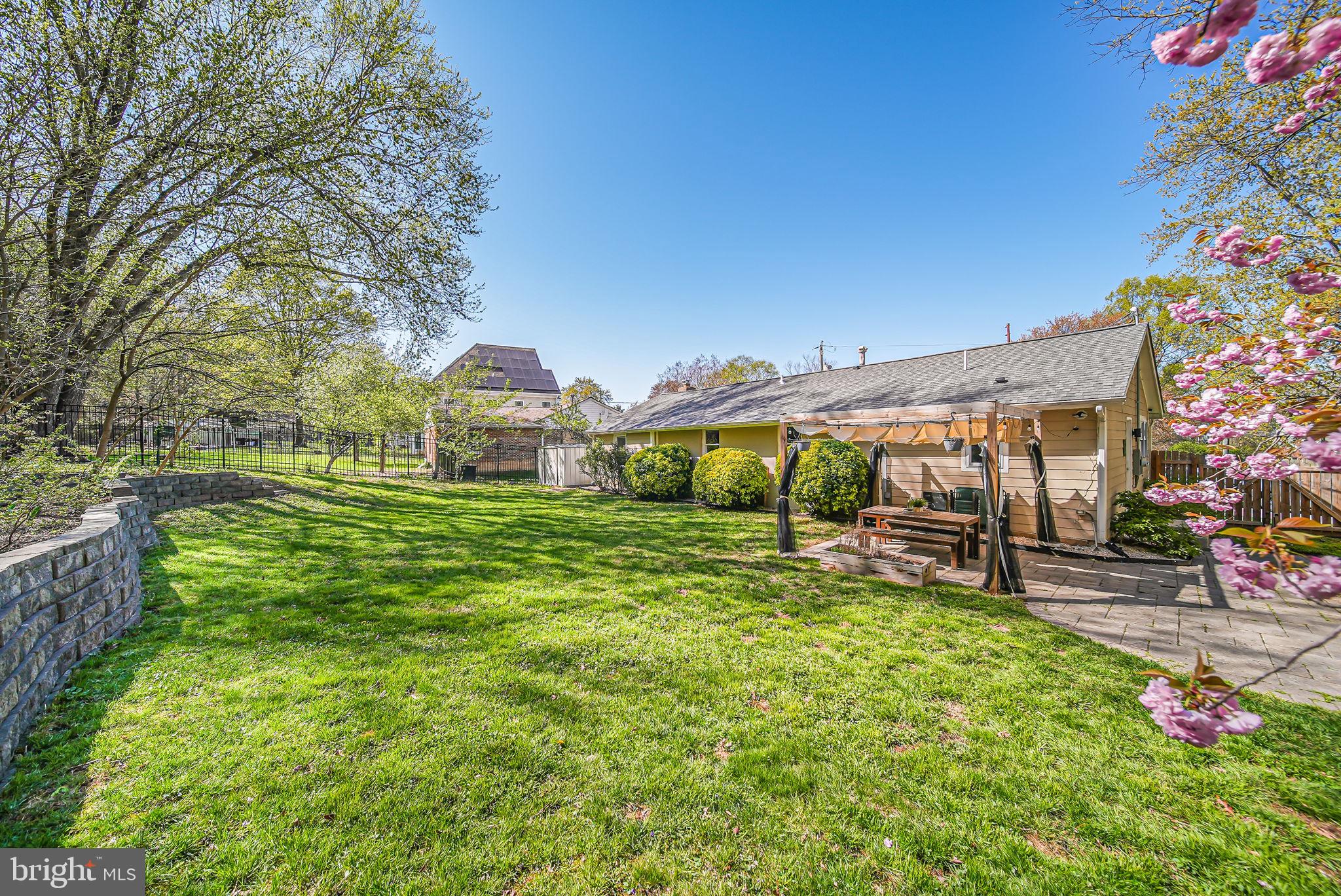 BURGUNDY MANOR - Residential