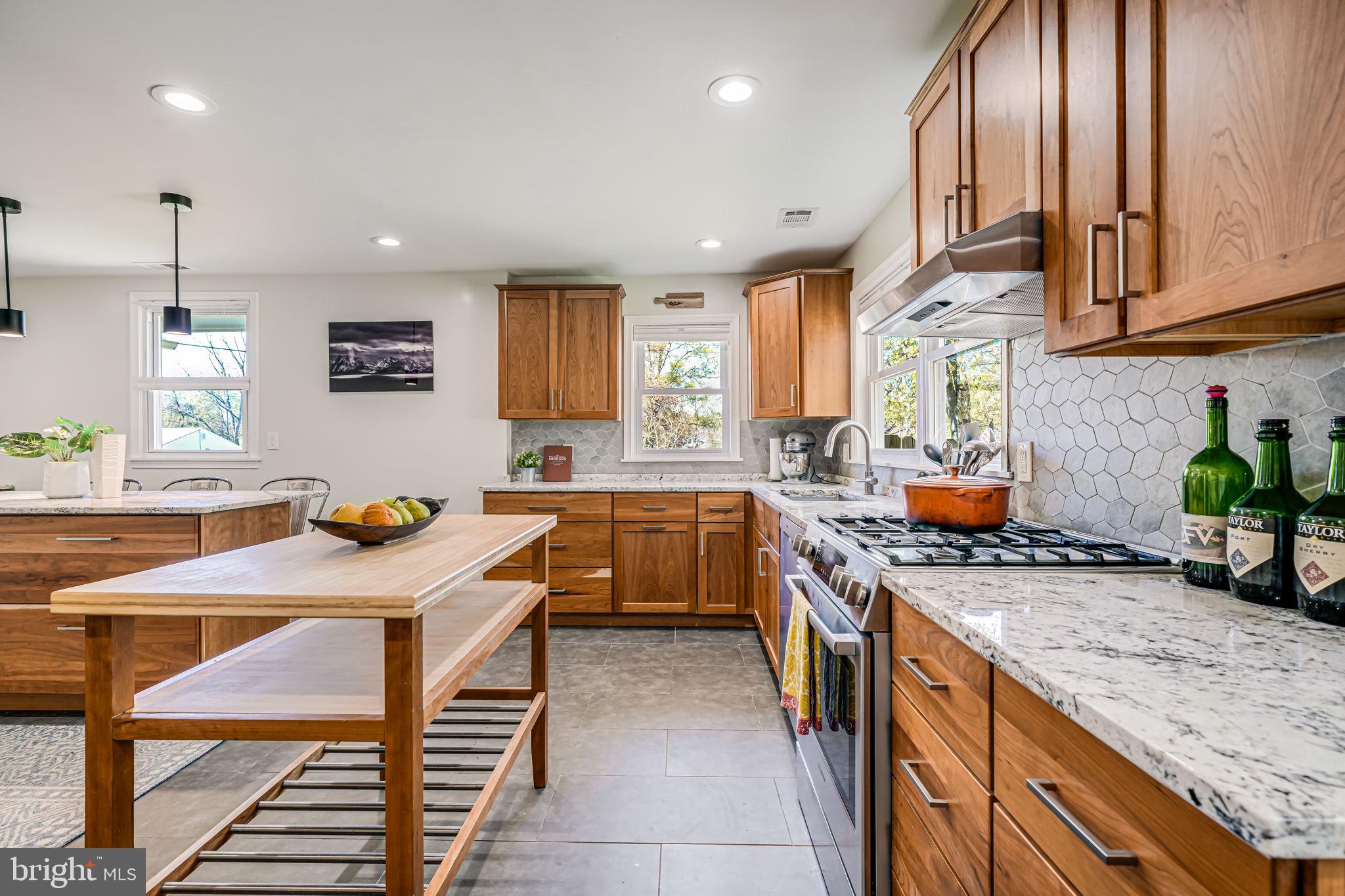 BURGUNDY MANOR - Residential