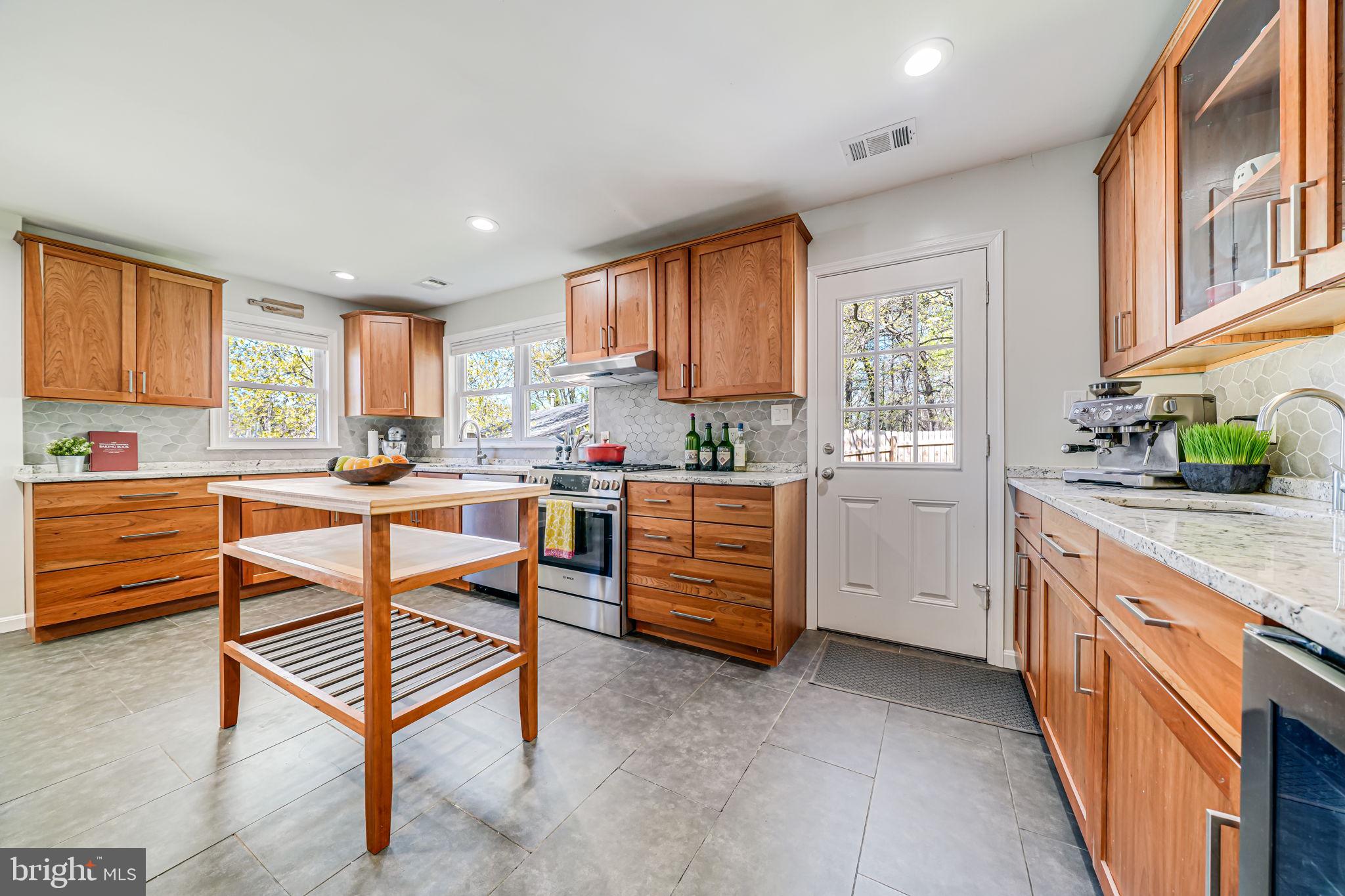 BURGUNDY MANOR - Residential