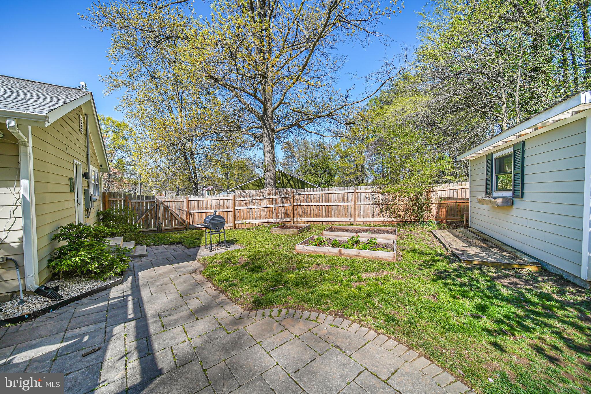 BURGUNDY MANOR - Residential