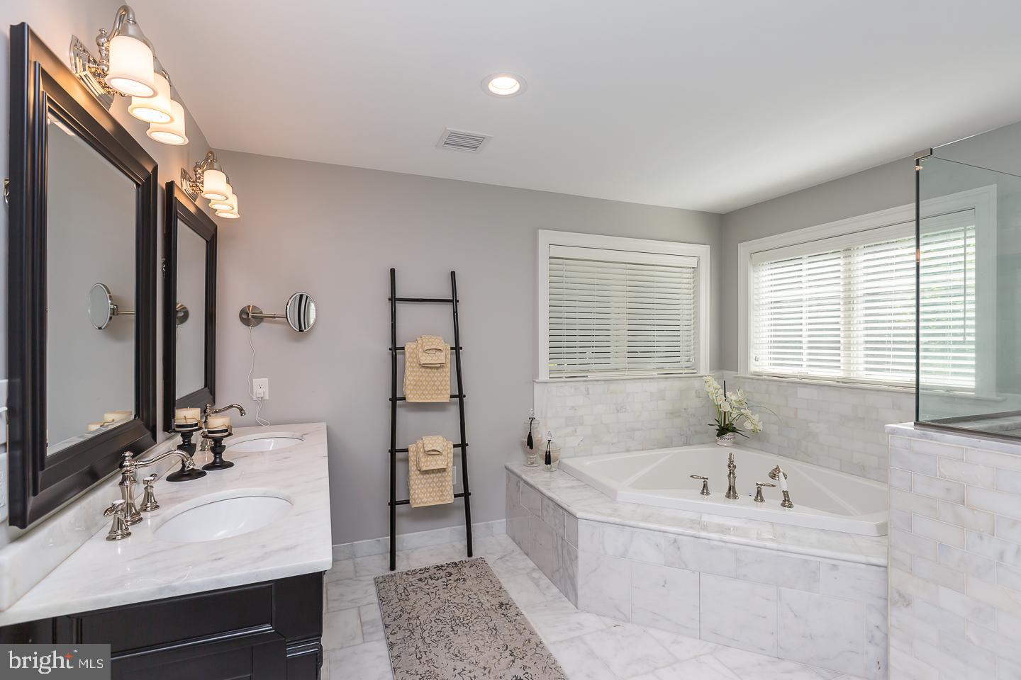 NEWTOWN SQ - Residential