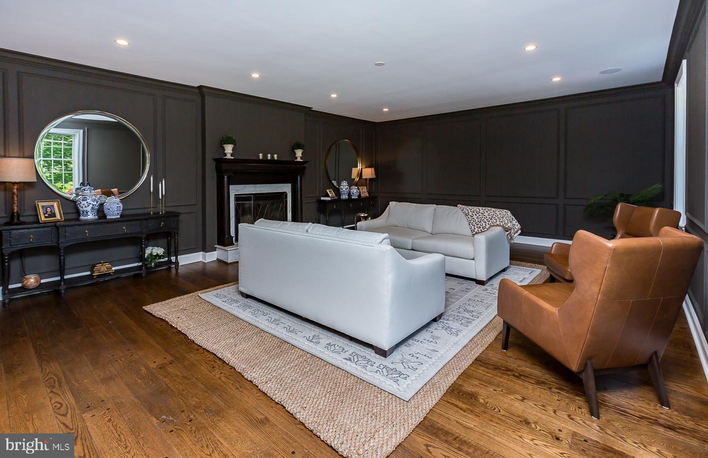 NEWTOWN SQ - Residential