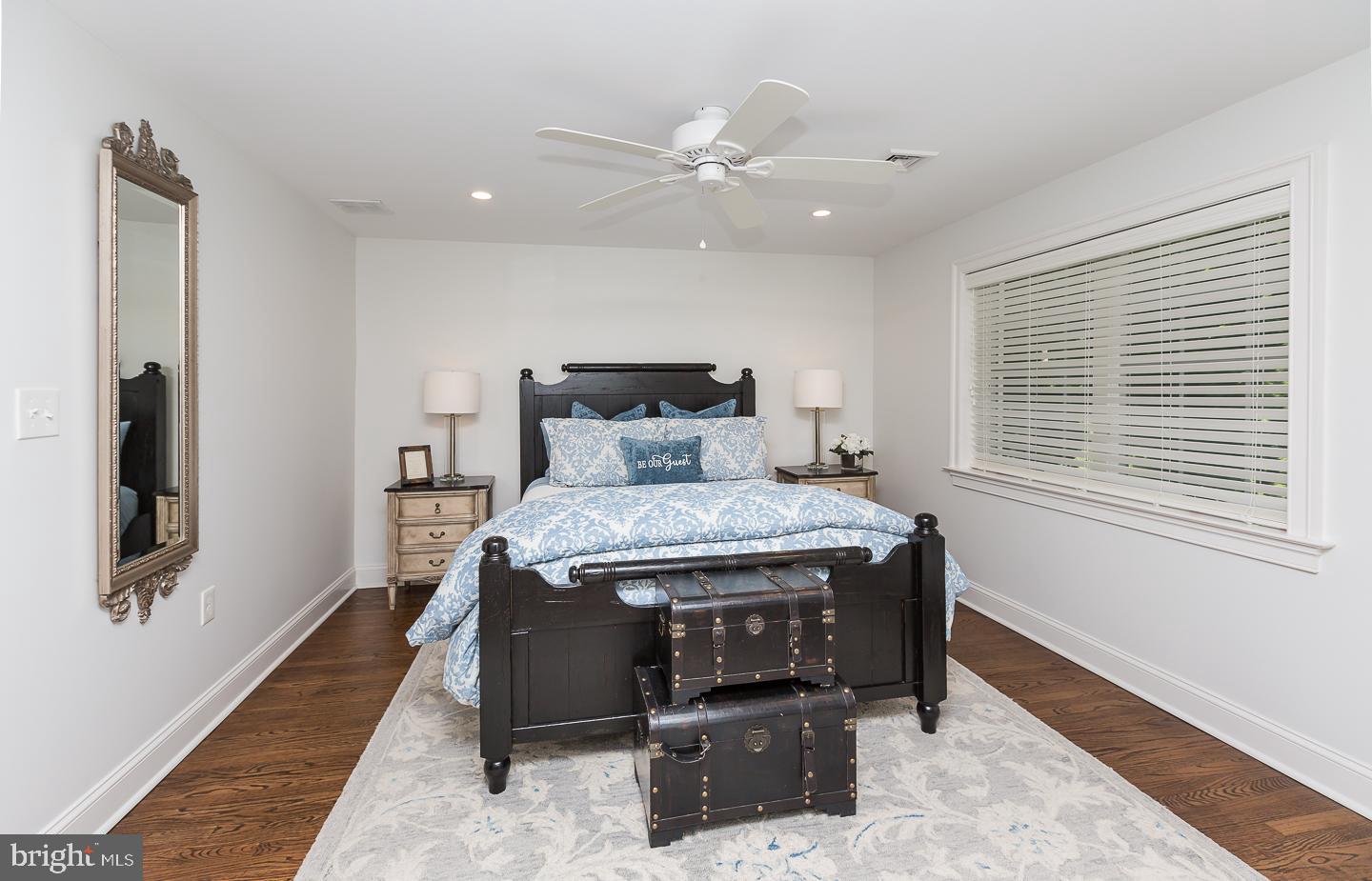 NEWTOWN SQ - Residential