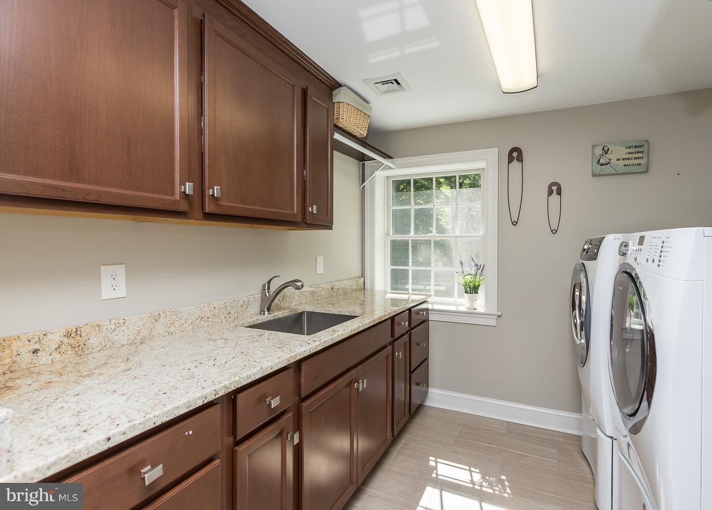 NEWTOWN SQ - Residential