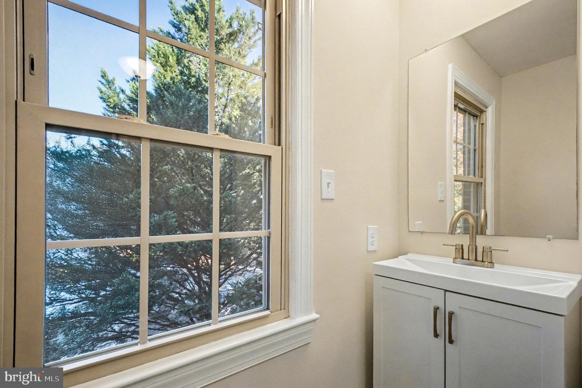 COLLEGE HILL TOWNHOMES - Residential