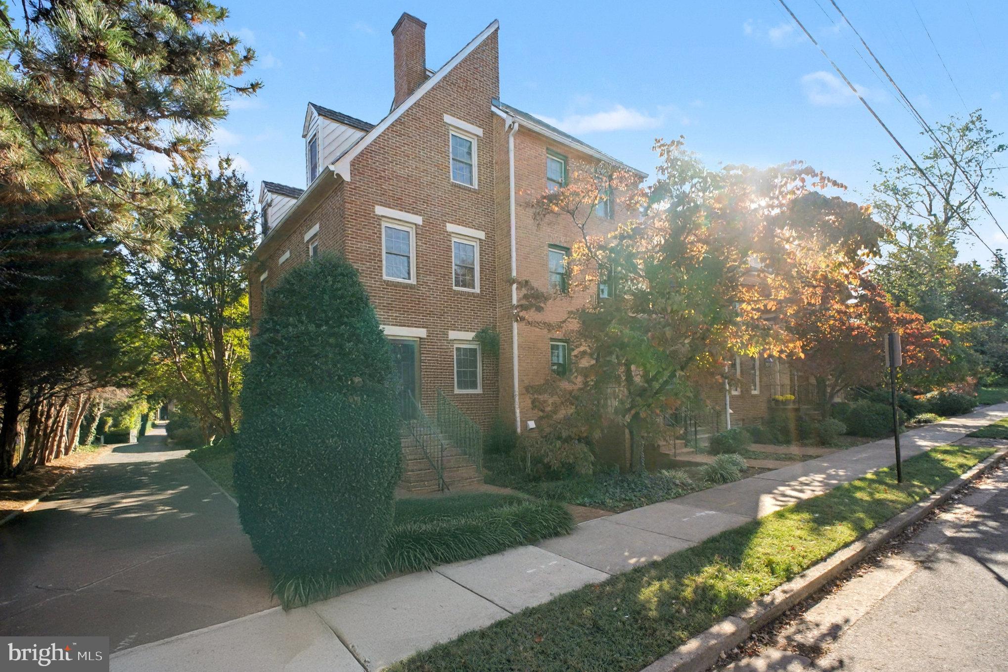 COLLEGE HILL TOWNHOMES - Residential