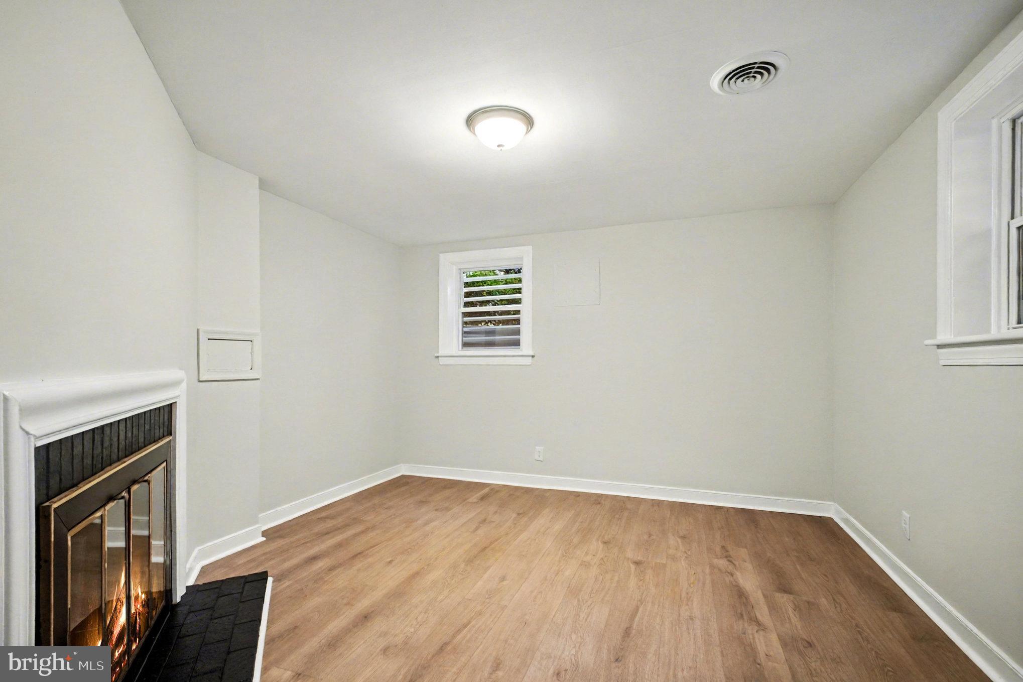 COLLEGE HILL TOWNHOMES - Residential