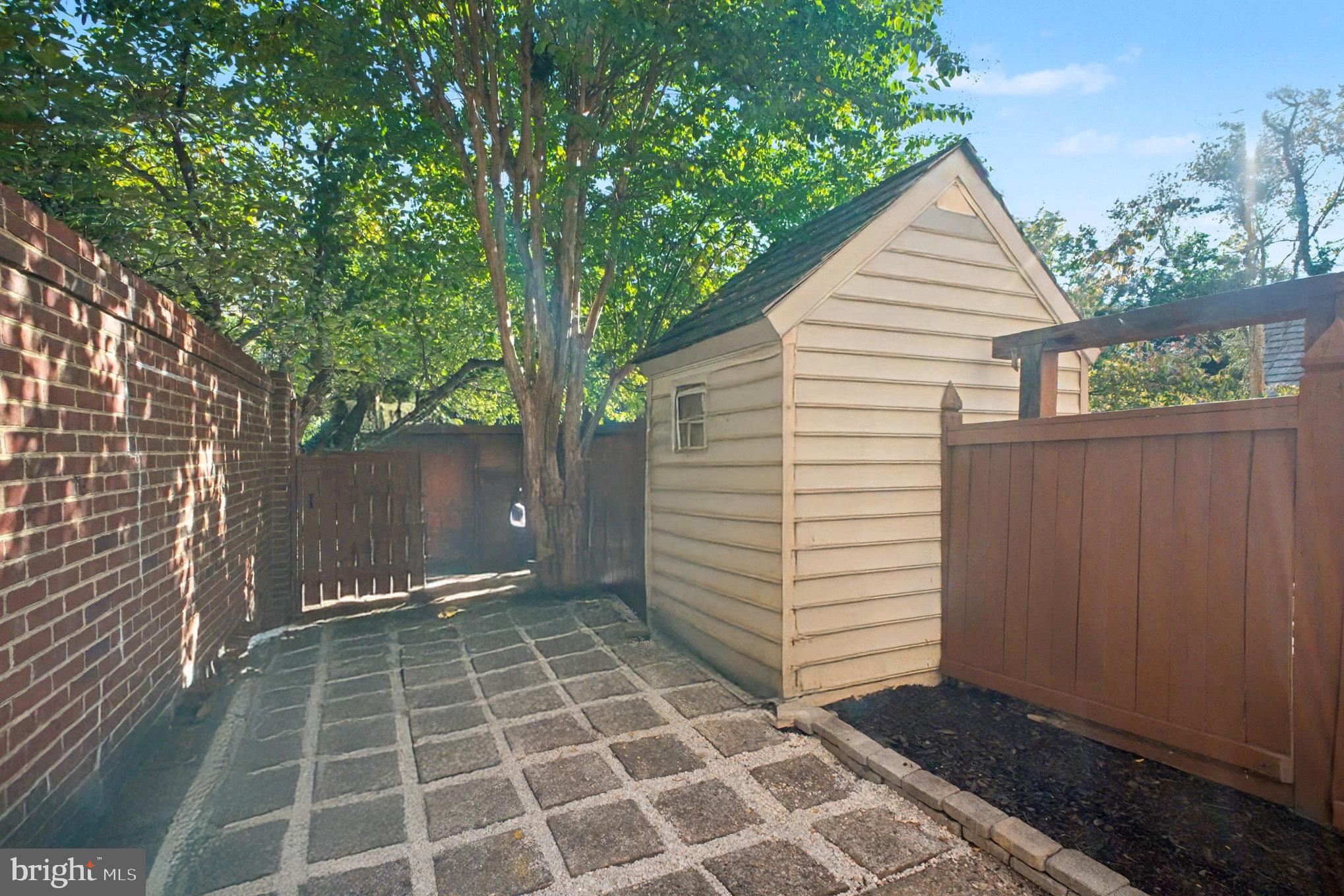 COLLEGE HILL TOWNHOMES - Residential