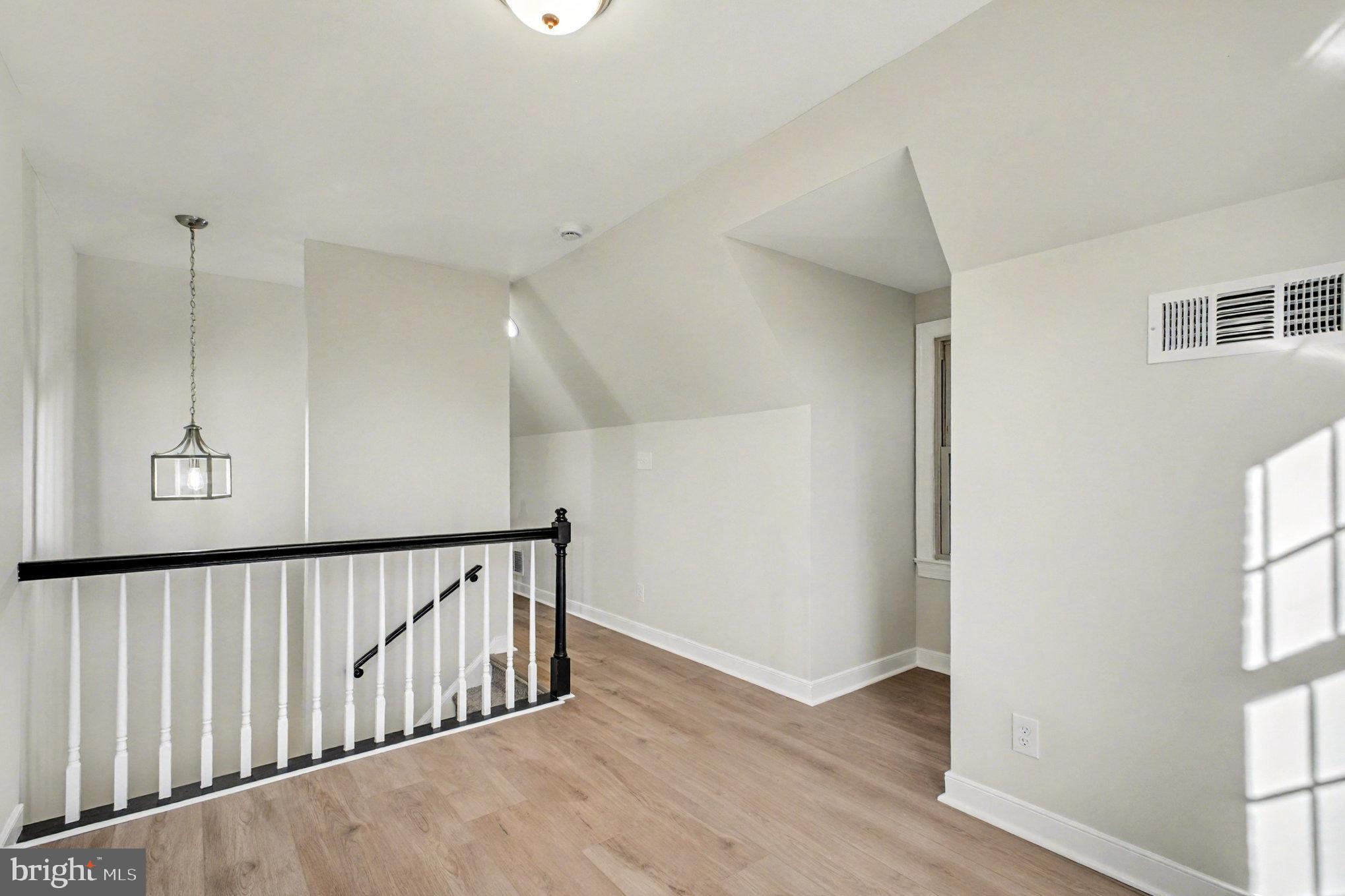 COLLEGE HILL TOWNHOMES - Residential