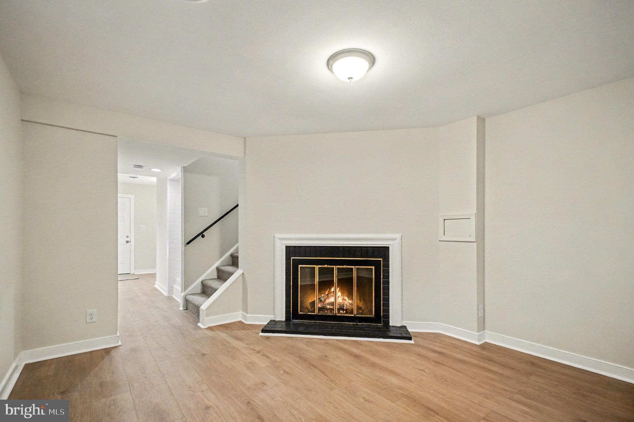 COLLEGE HILL TOWNHOMES - Residential