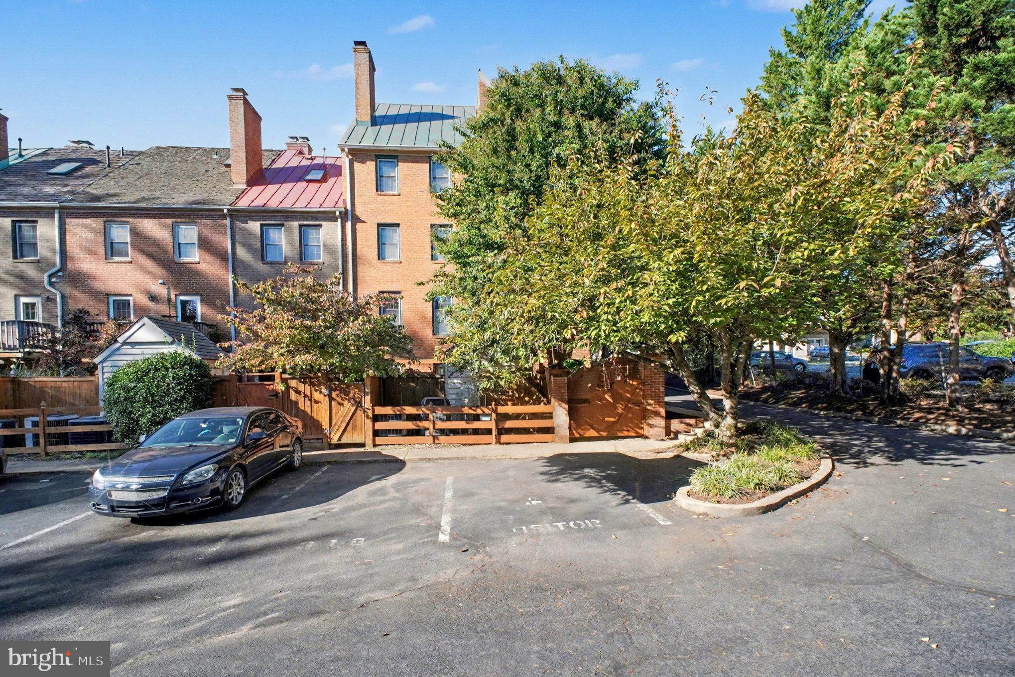 COLLEGE HILL TOWNHOMES - Residential