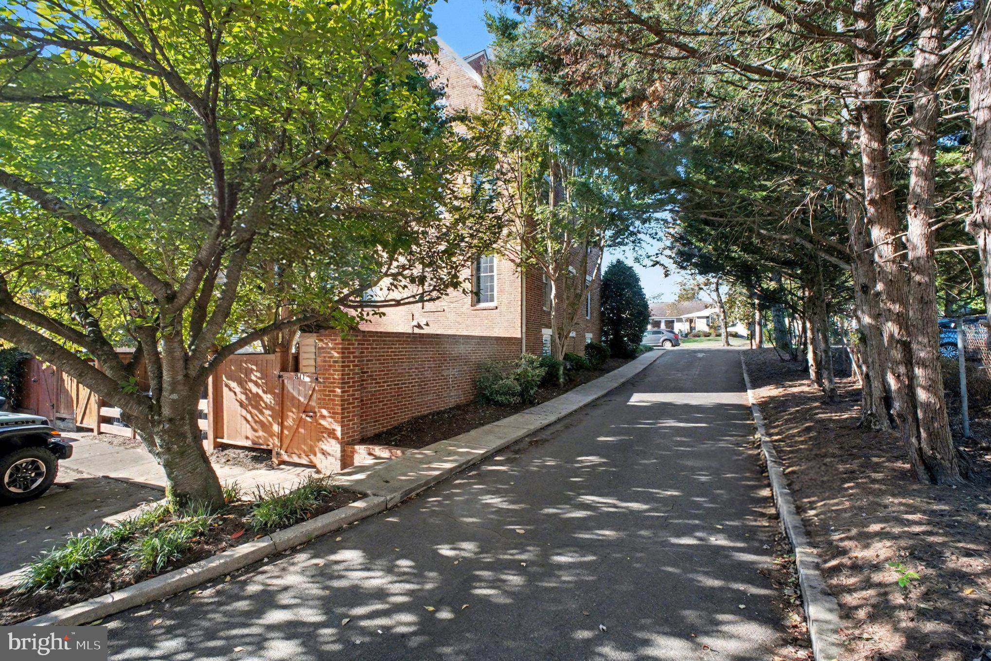 COLLEGE HILL TOWNHOMES - Residential