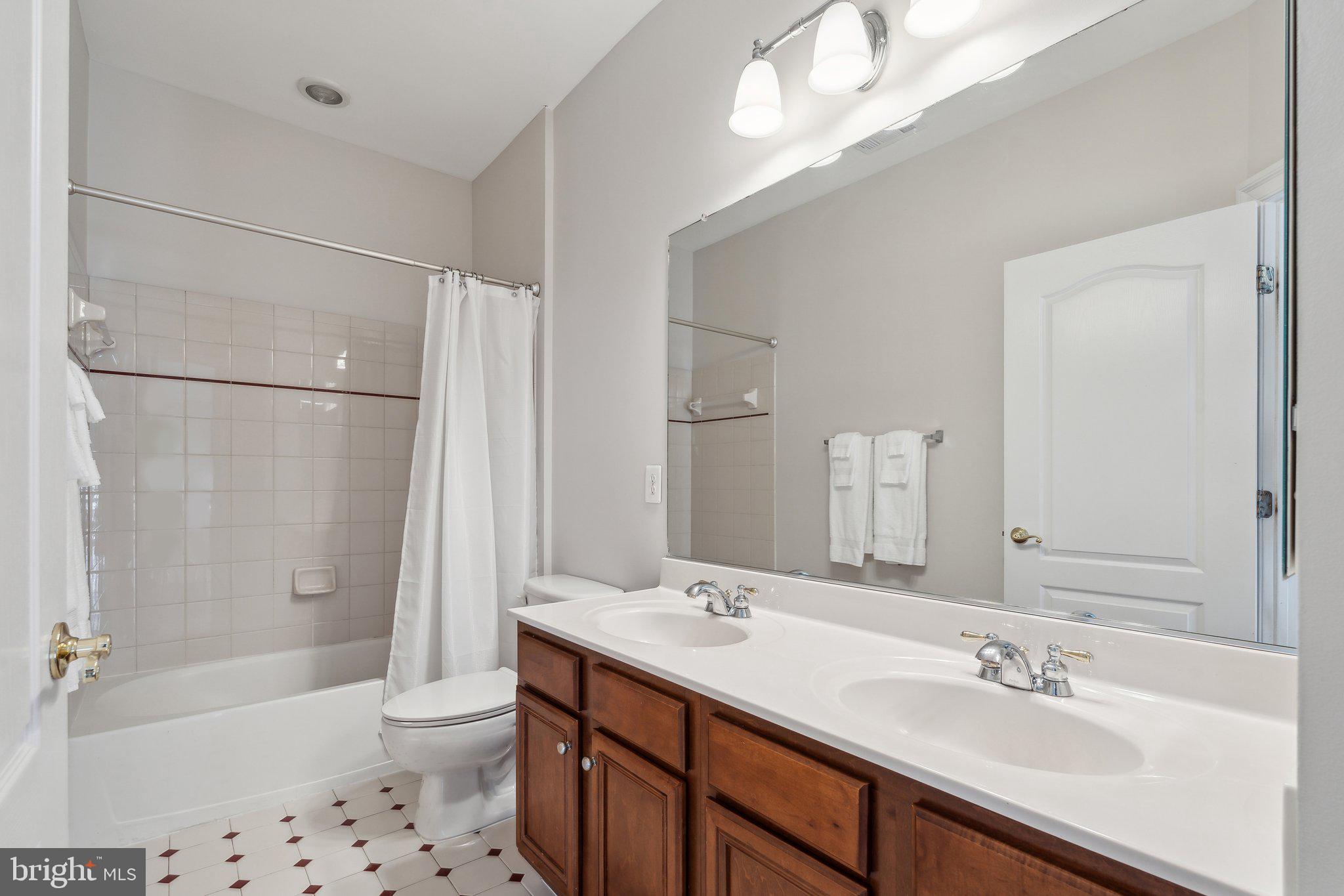 LANSDOWNE ON THE POTOMAC - Residential