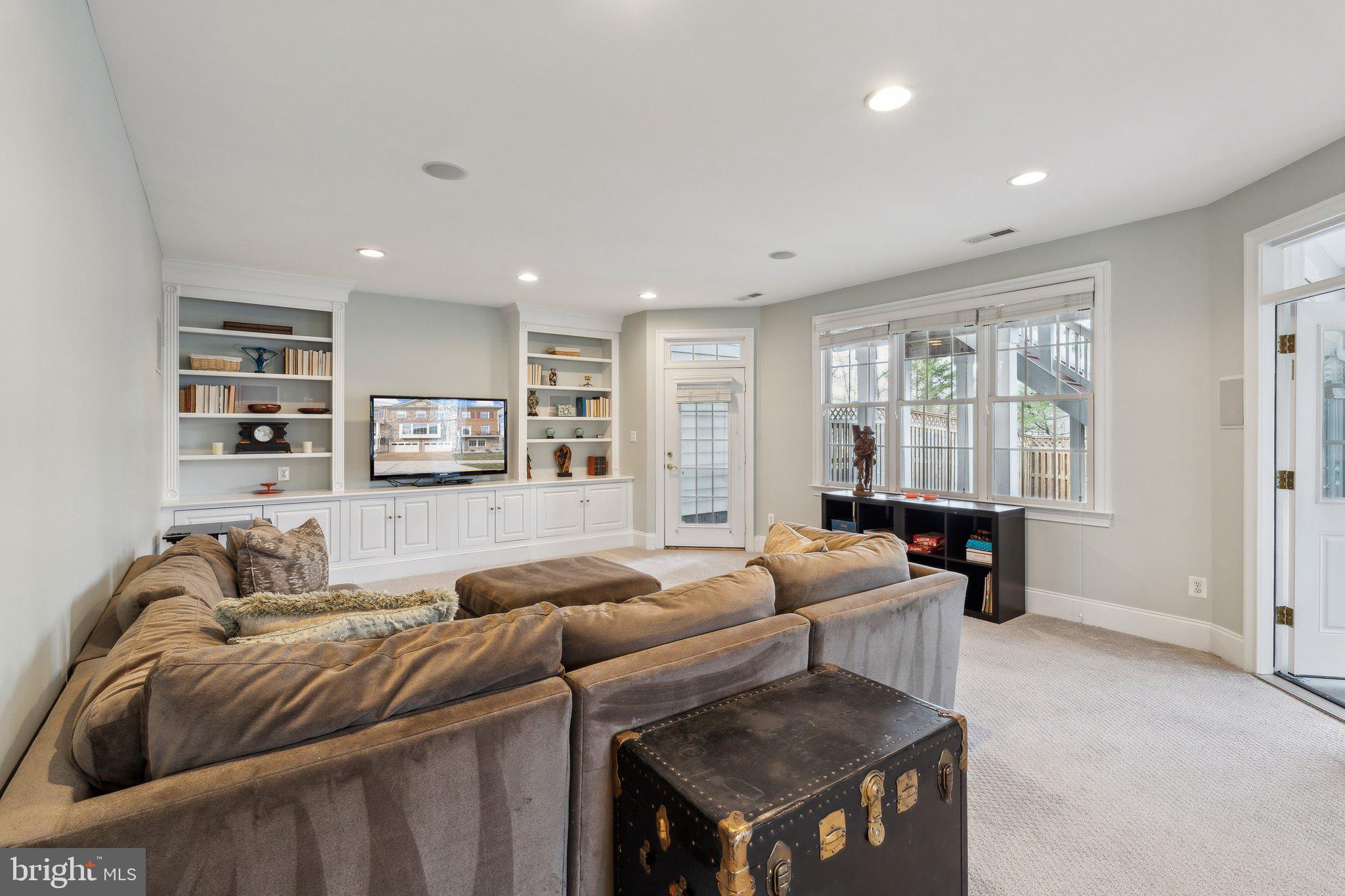 LANSDOWNE ON THE POTOMAC - Residential