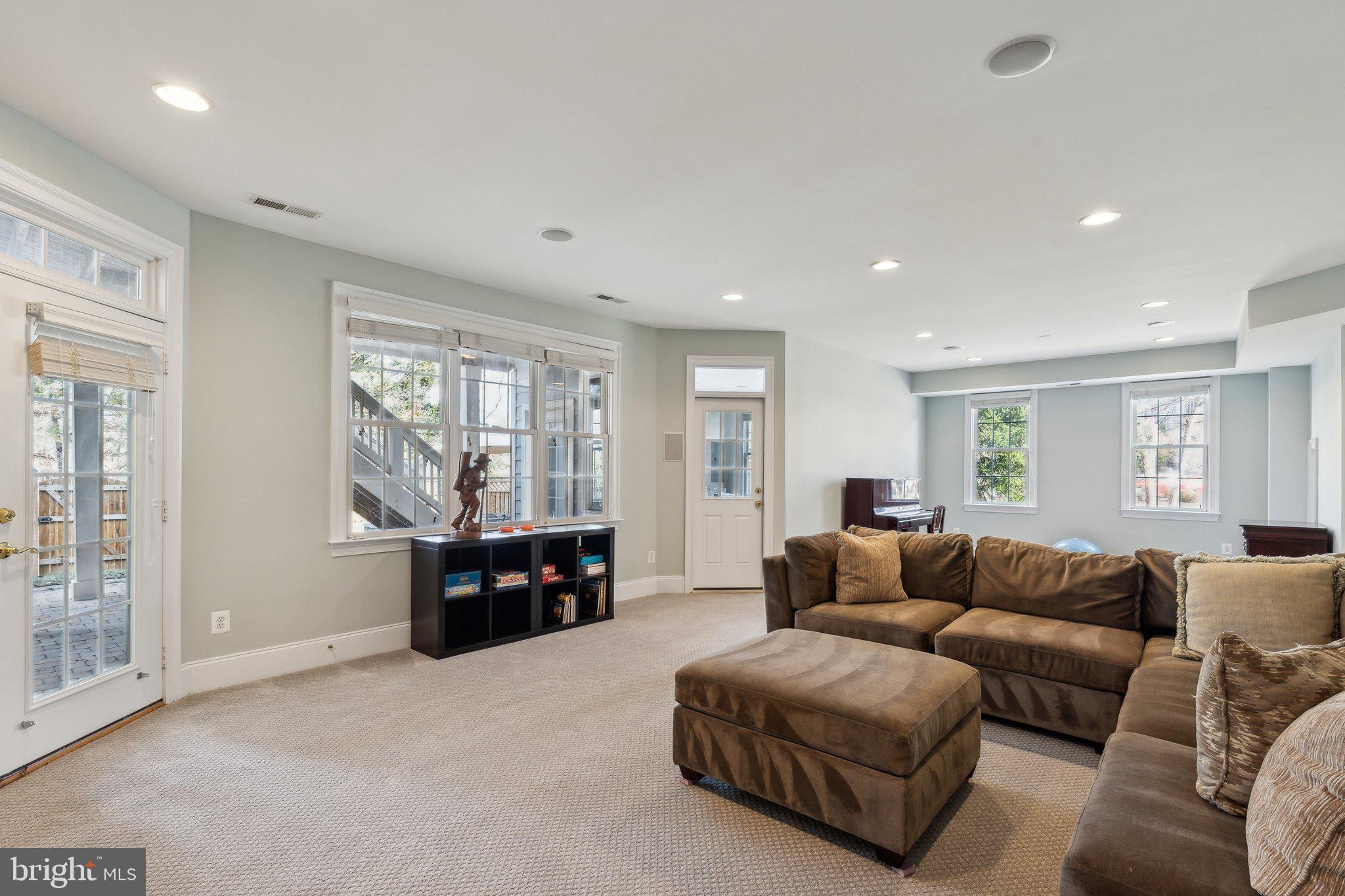 LANSDOWNE ON THE POTOMAC - Residential