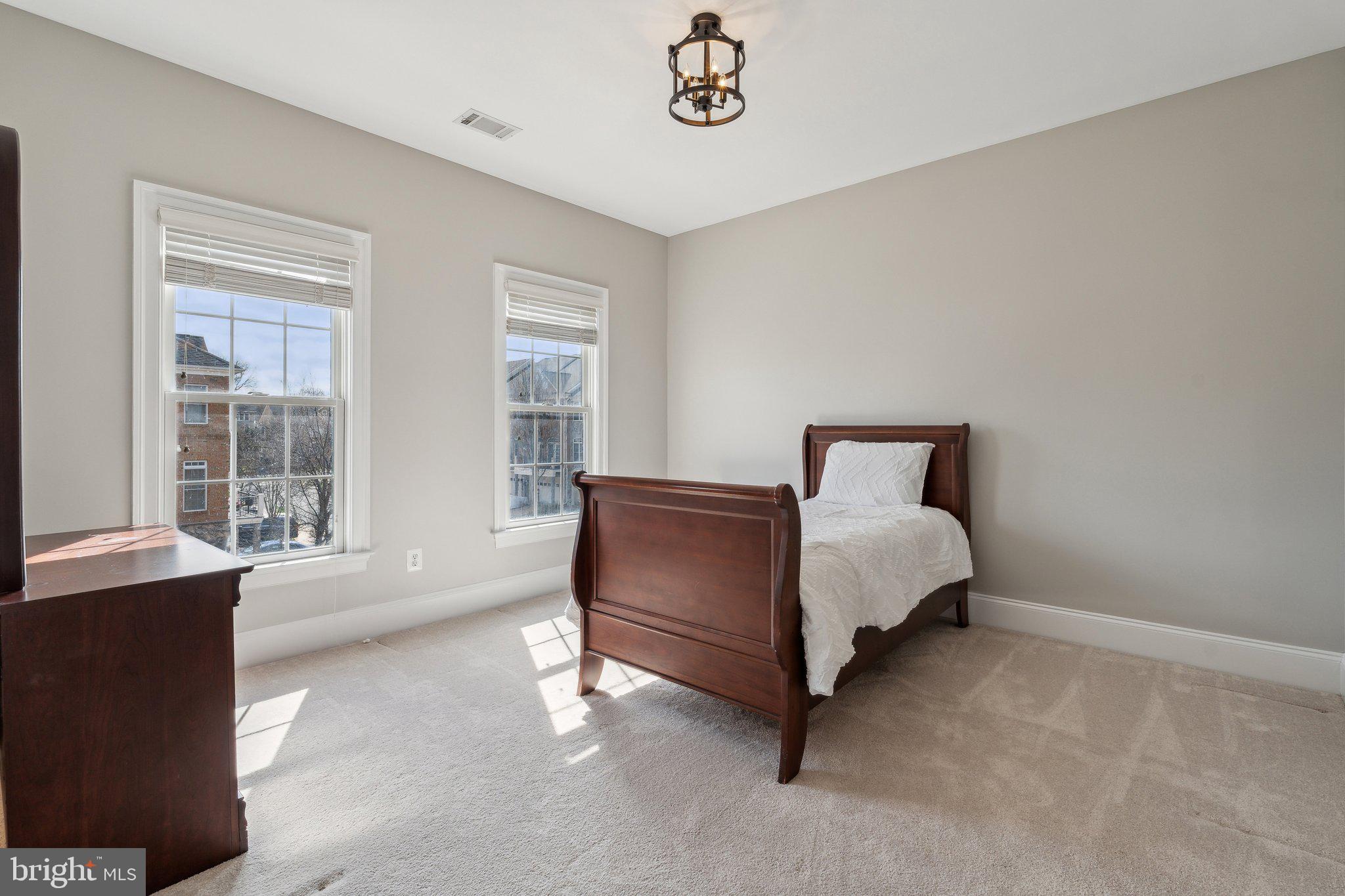 LANSDOWNE ON THE POTOMAC - Residential