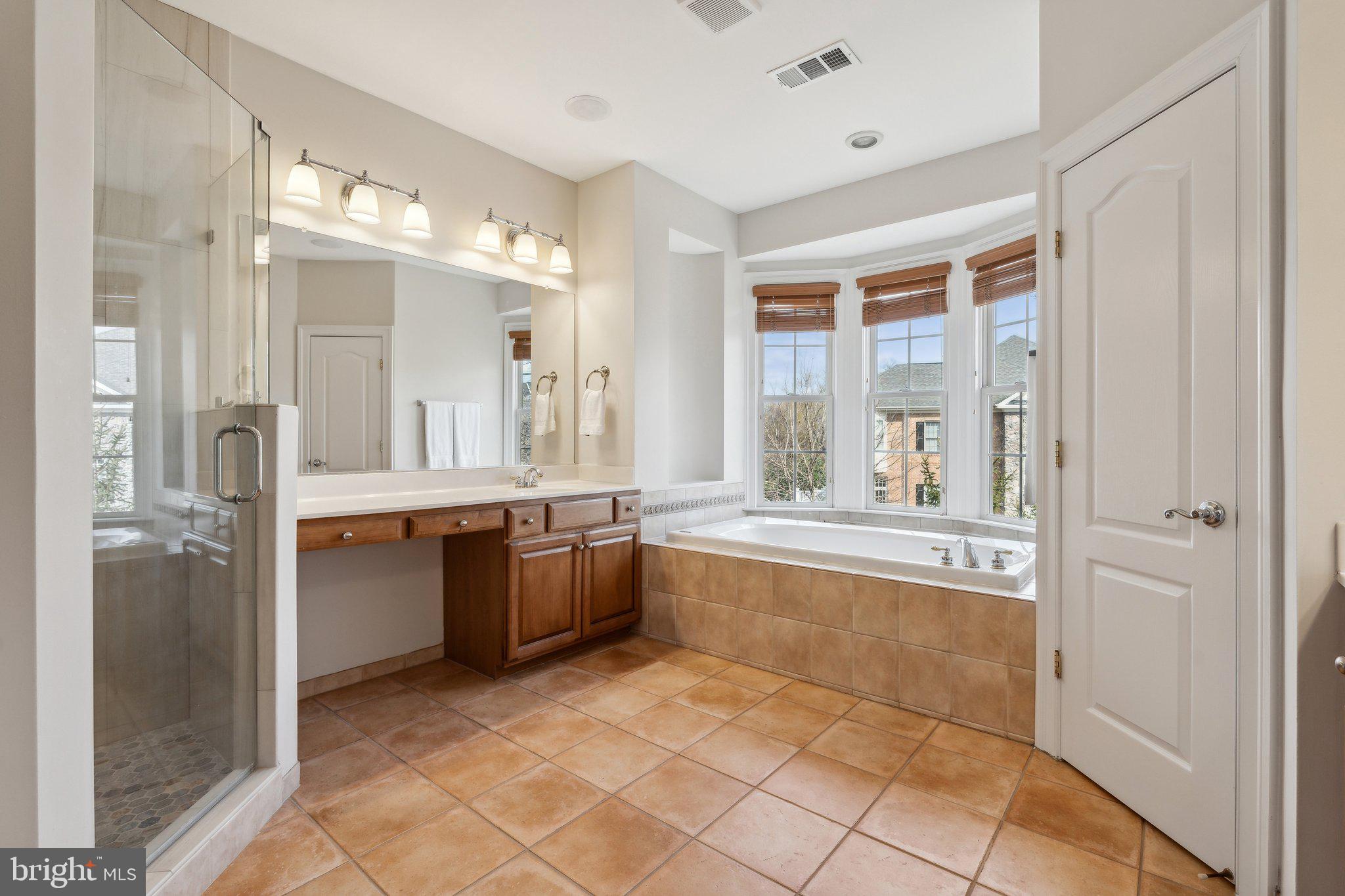 LANSDOWNE ON THE POTOMAC - Residential