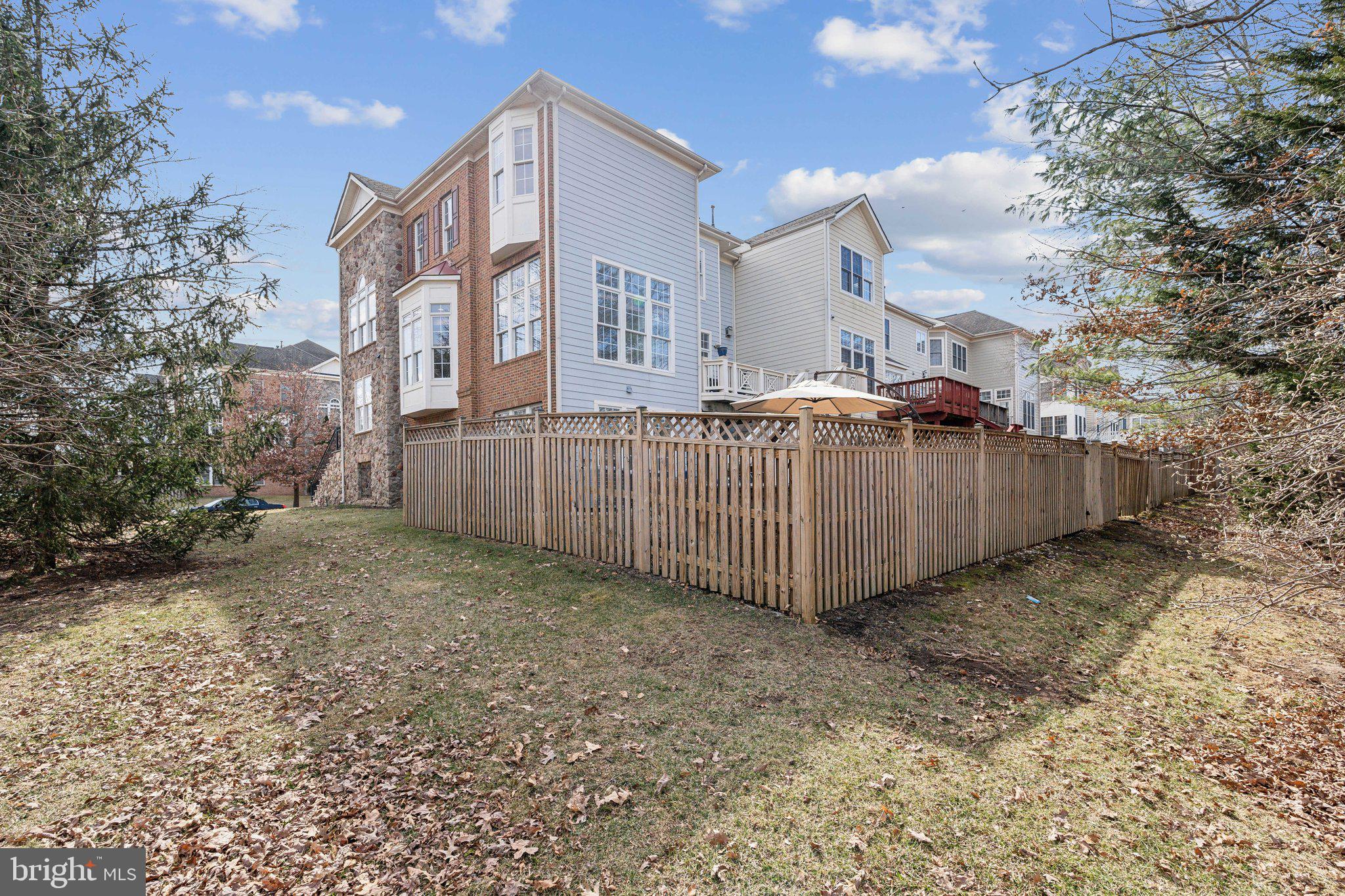 LANSDOWNE ON THE POTOMAC - Residential