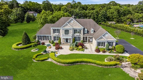 1 Ethan Drive, Farmingdale, NJ MLS: NJMM2003794