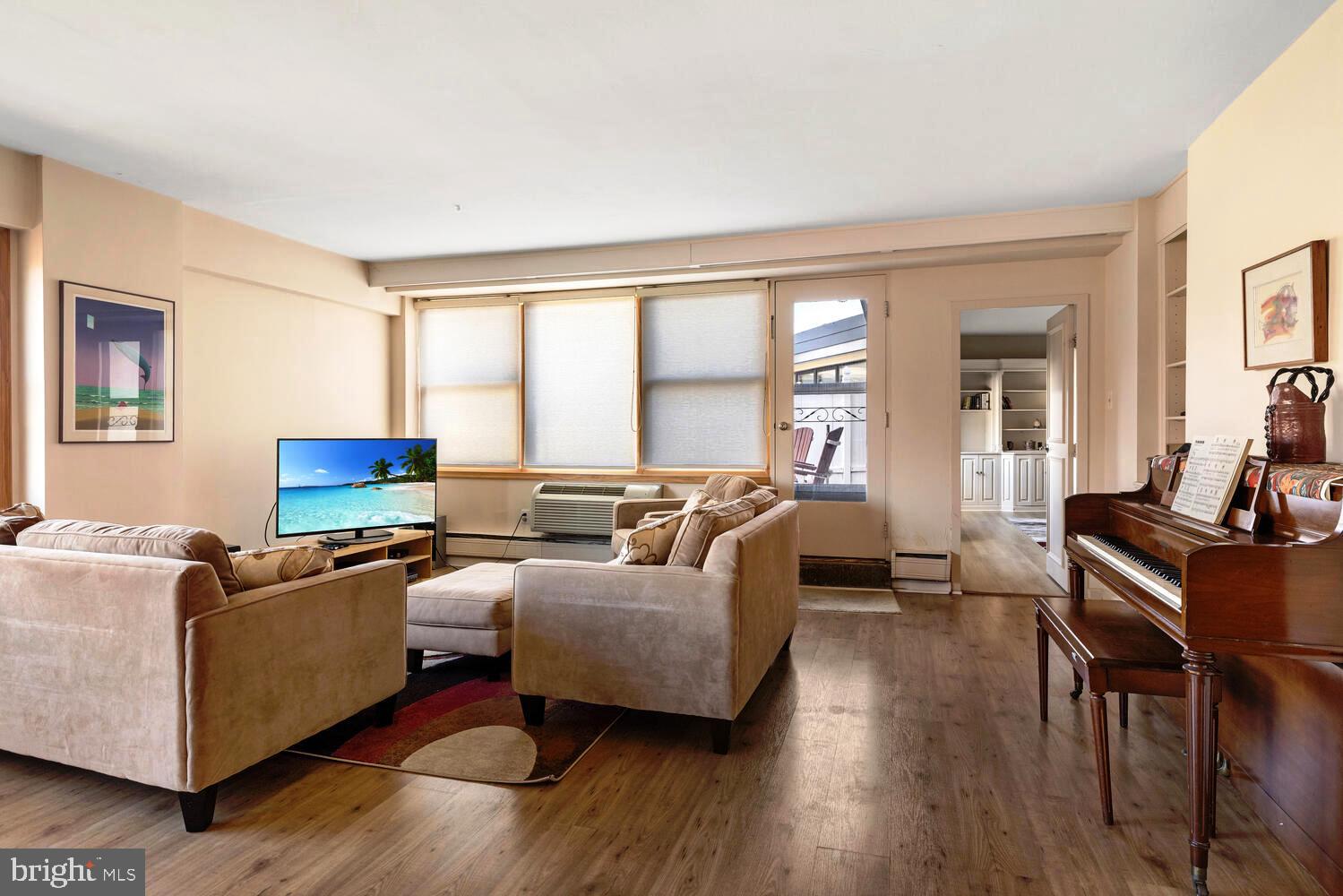 ELKINS PARK HOUSE - Residential