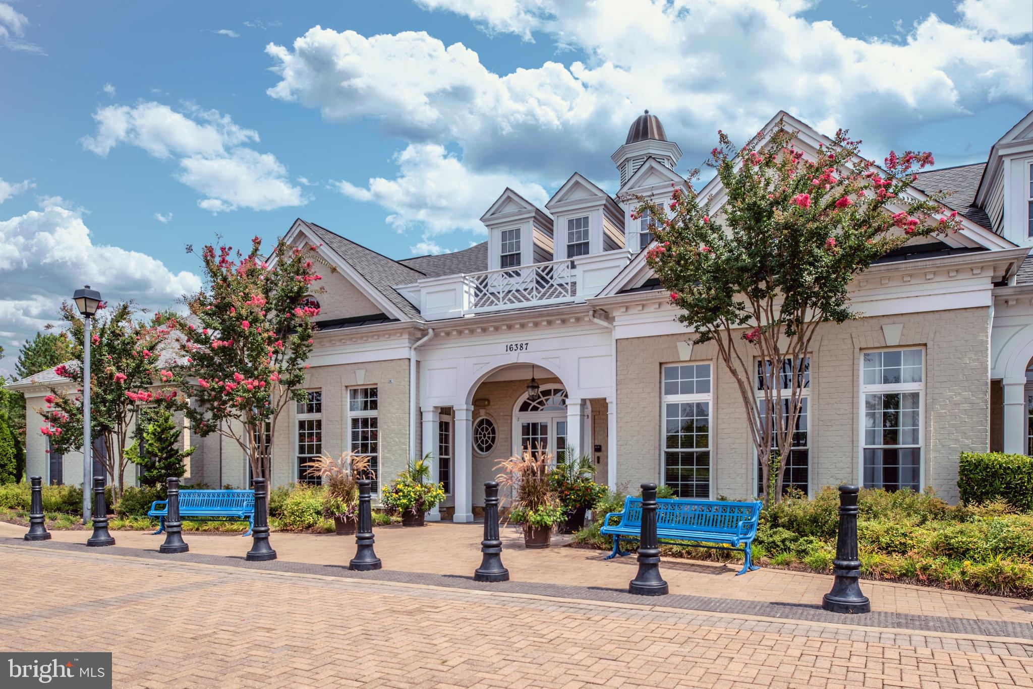 EAGLES POINTE - Residential