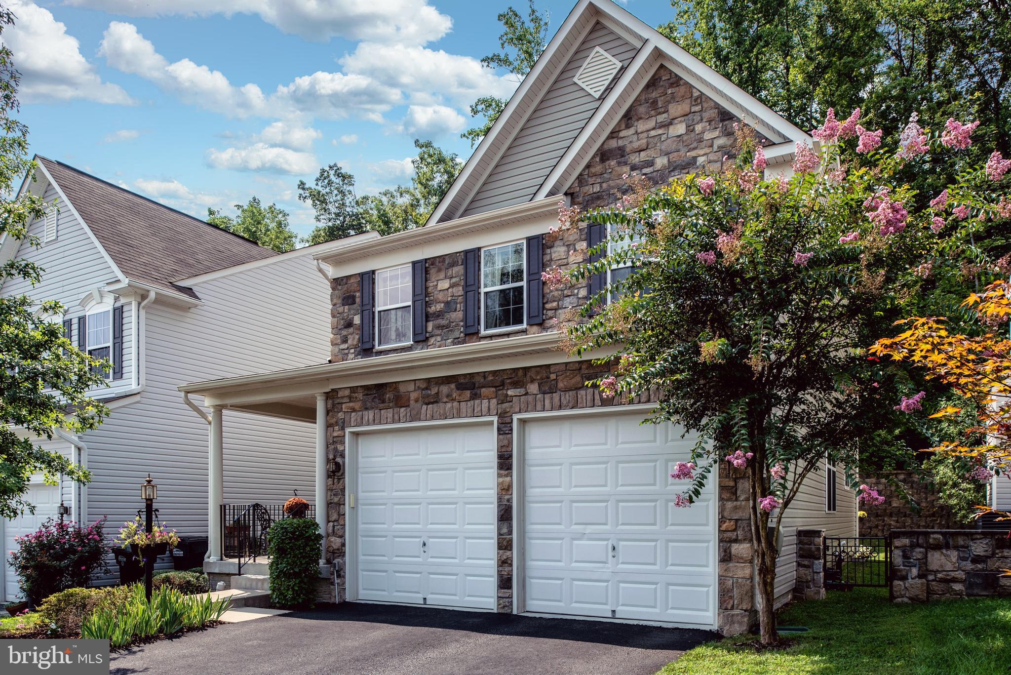 EAGLES POINTE - Residential