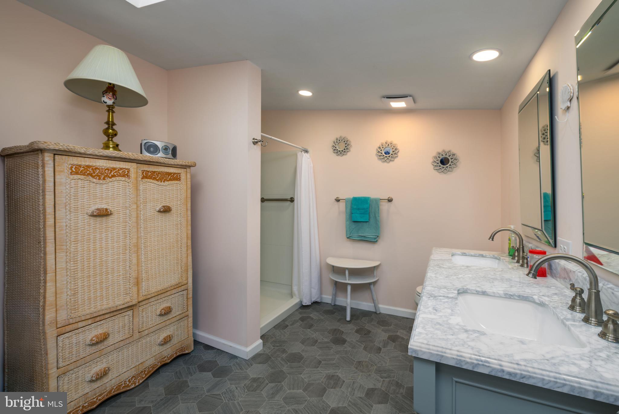 WHITE HOUSE BEACH - Residential