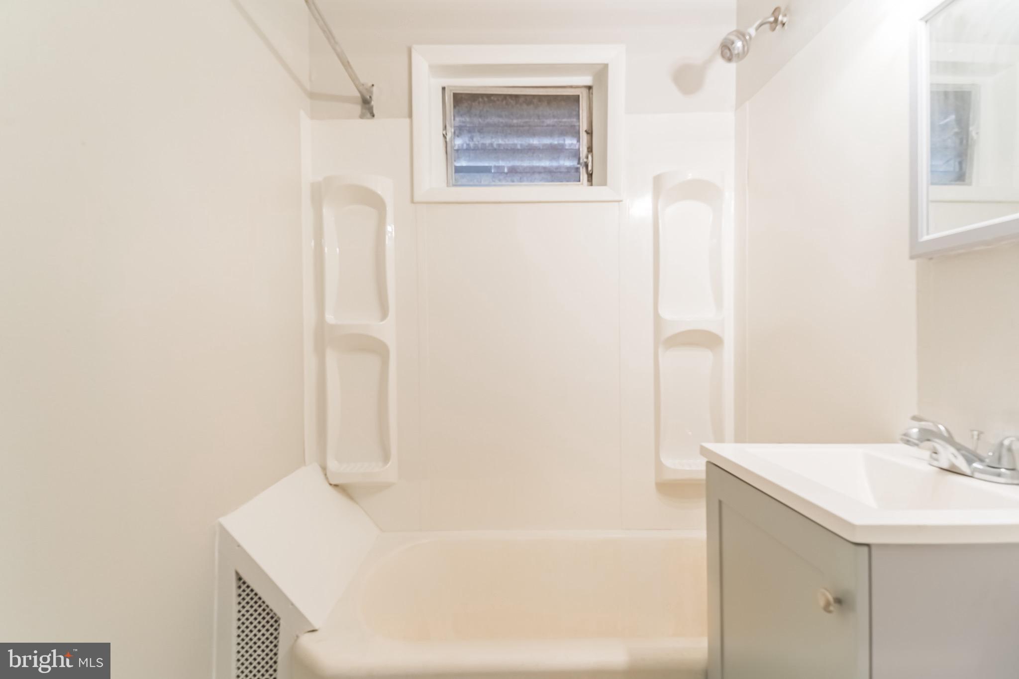 FAIRMOUNT - Residential Lease