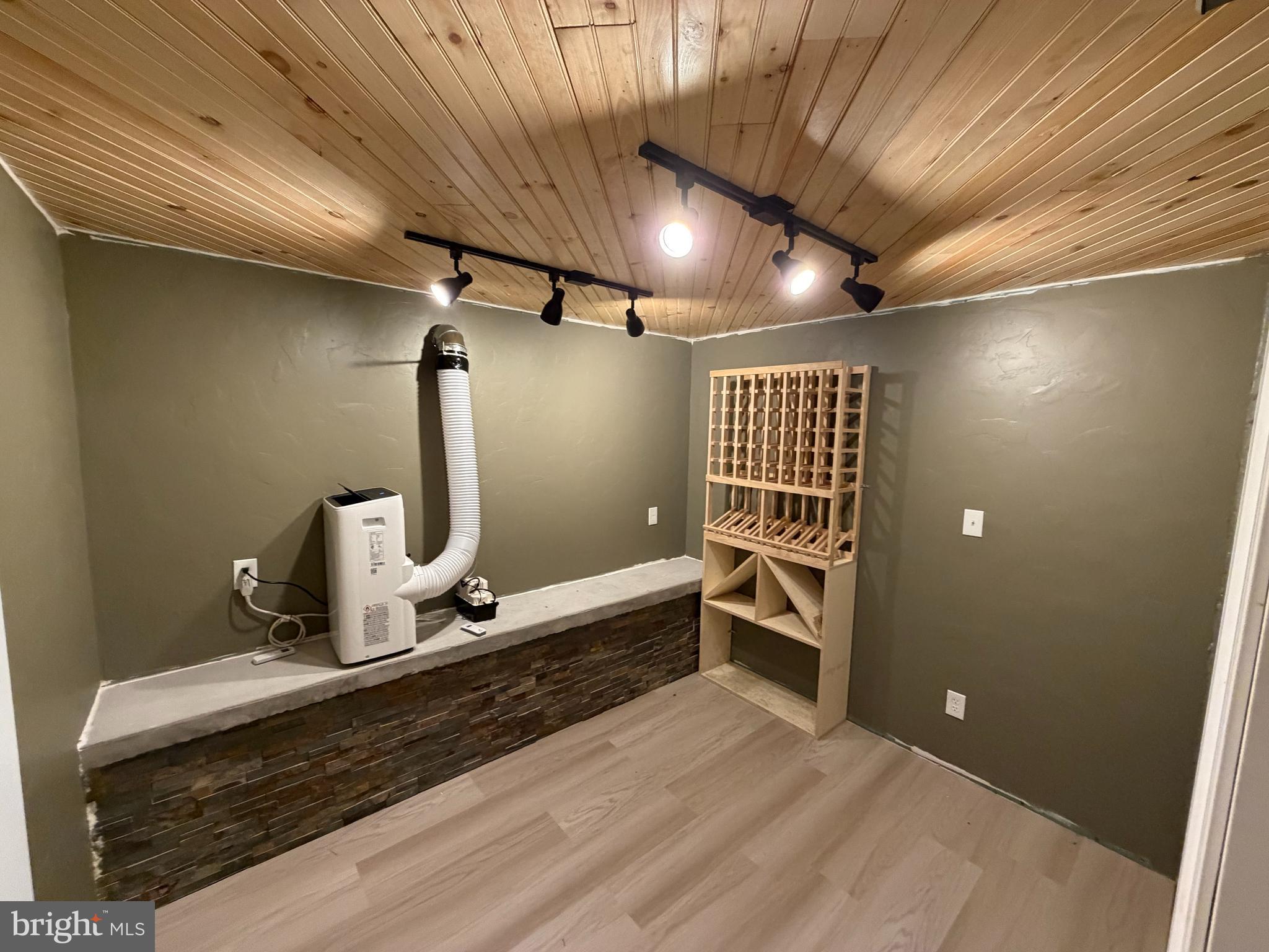 DOGWOOD MANOR - Residential Lease