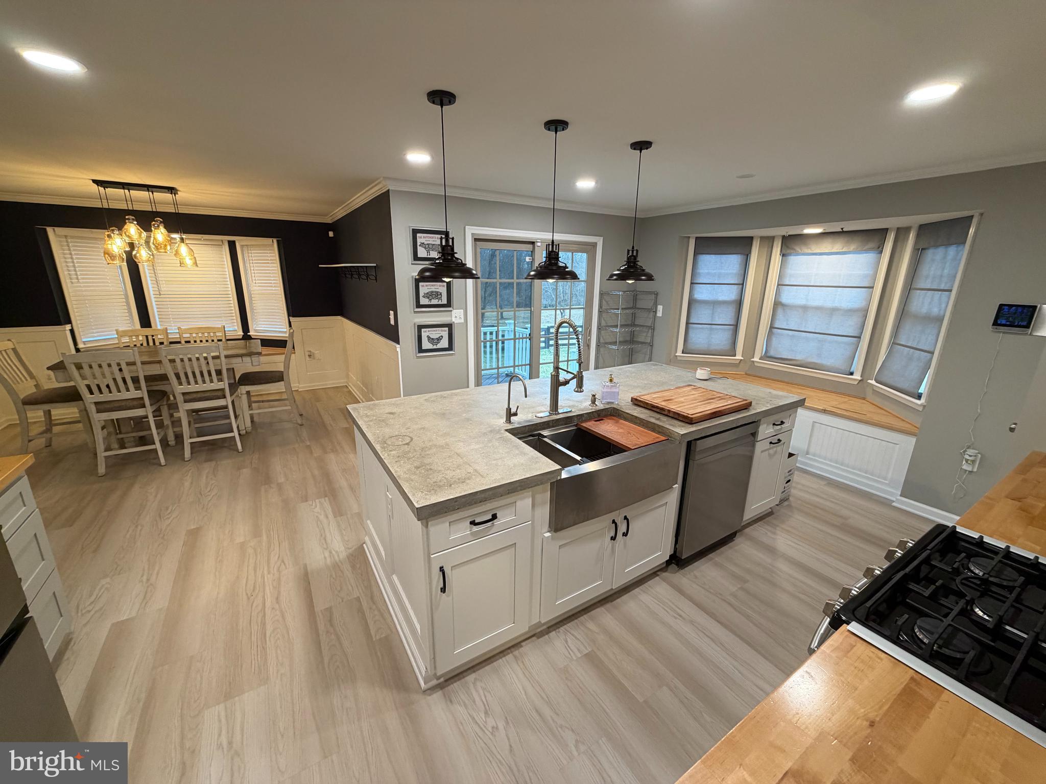 DOGWOOD MANOR - Residential Lease