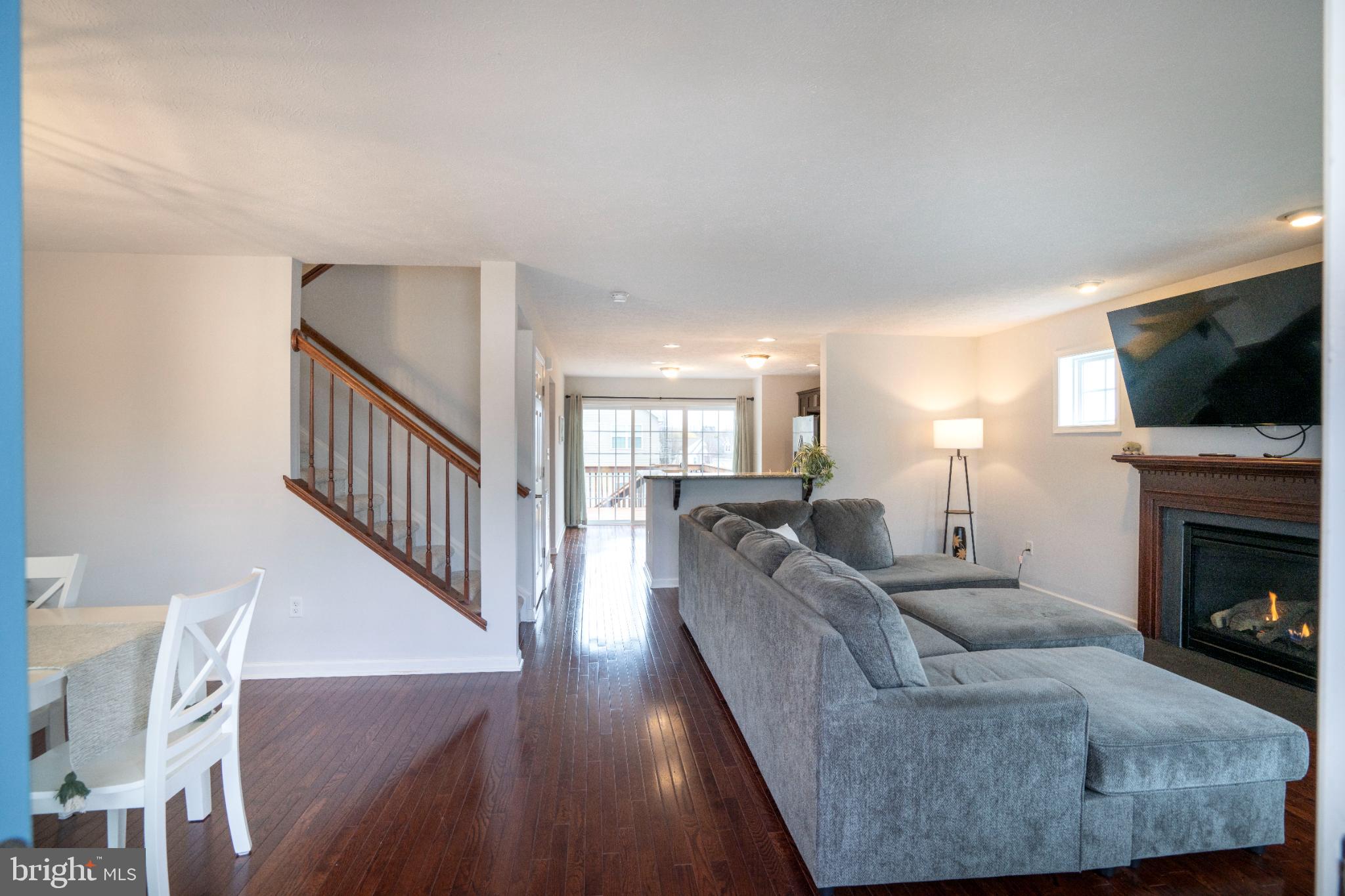 HUNTERS CHASE - Residential