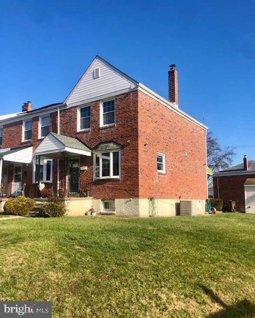 Beautifully updated end of group townhome in highly desirable Gaylord Manor neighborhood! This home boasts 3 bedrooms 2 full bathrooms, and a finished basement that could be a 4th bedroom or bonus living space! Recent updates include recessed lights, fresh paint, new full bathroom in basement, subway tile backsplash, new wall to wall carpet. spacious yard has a back deck great for hanging out, a storage shed with electricity and a parking space in alley! This home is sure to impress, schedule a showing today!