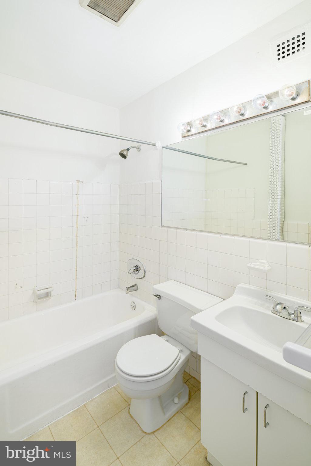 ART MUSEUM AREA - Residential Lease