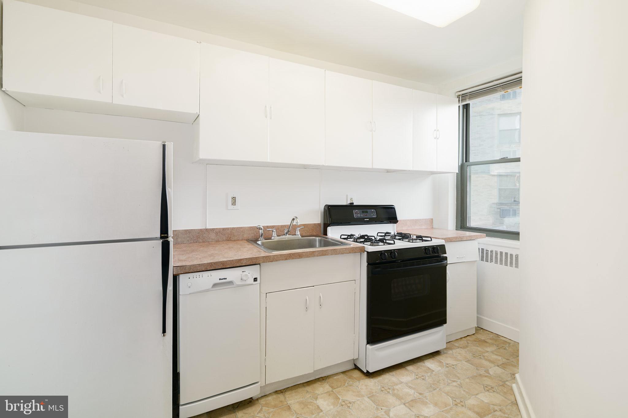 ART MUSEUM AREA - Residential Lease