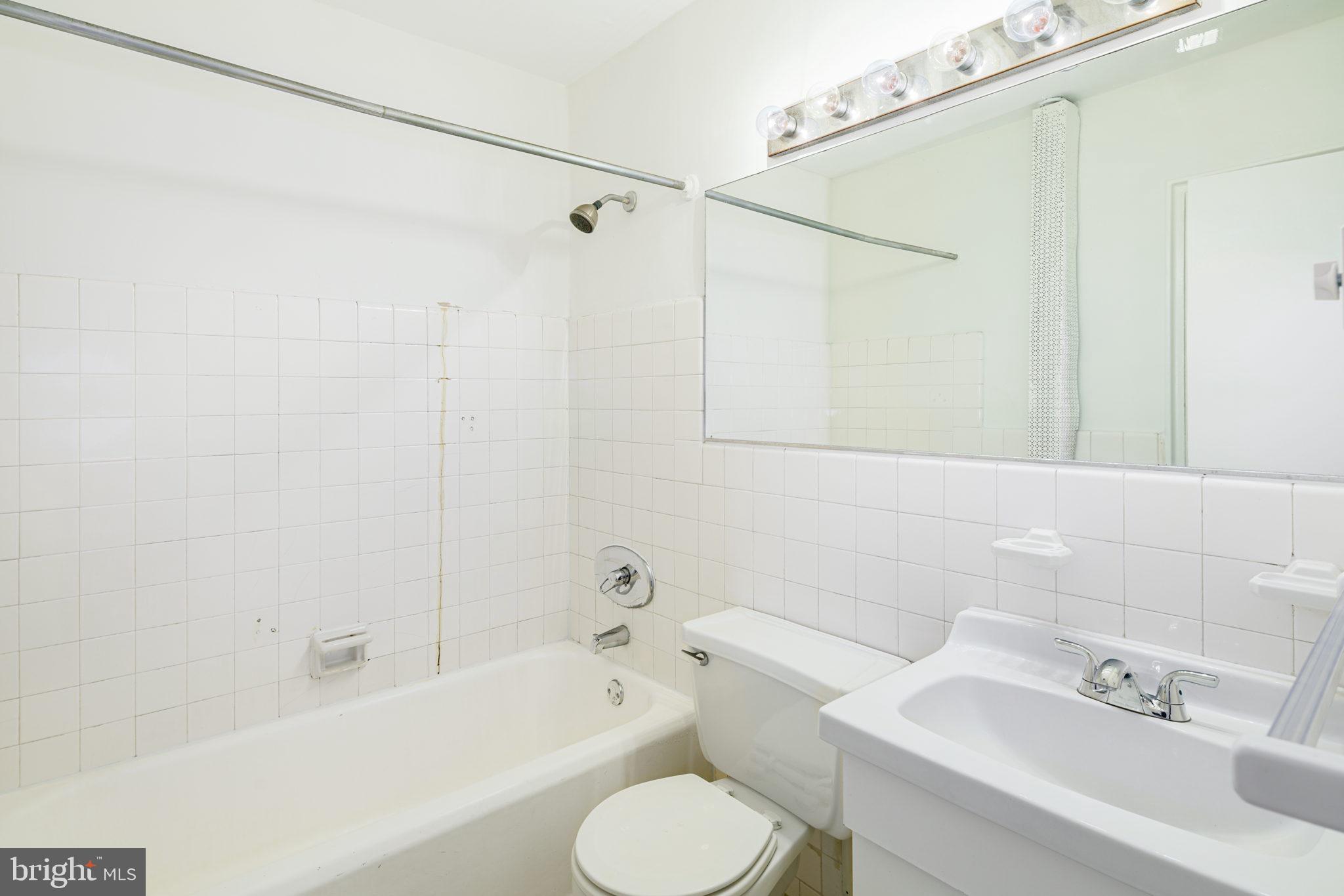 ART MUSEUM AREA - Residential Lease