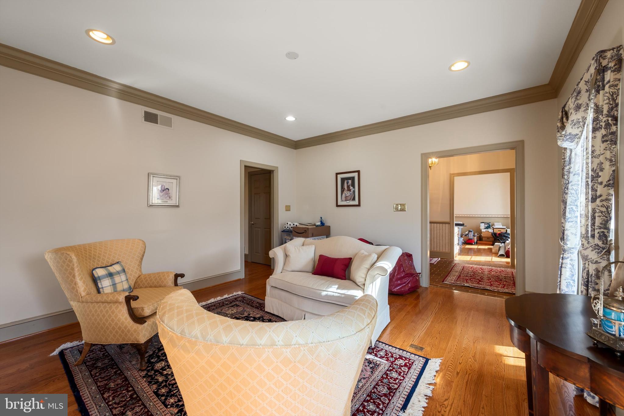 LONGVIEW ACRES - Residential