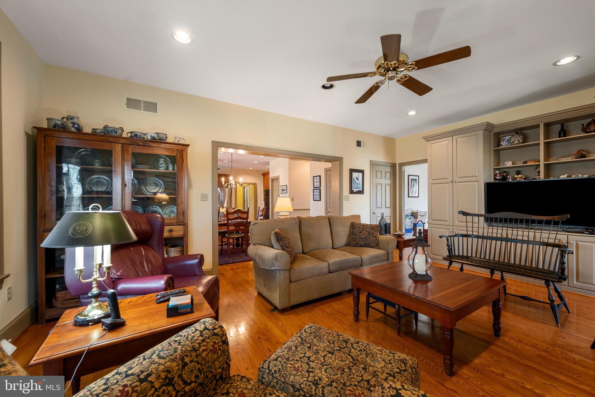 LONGVIEW ACRES - Residential