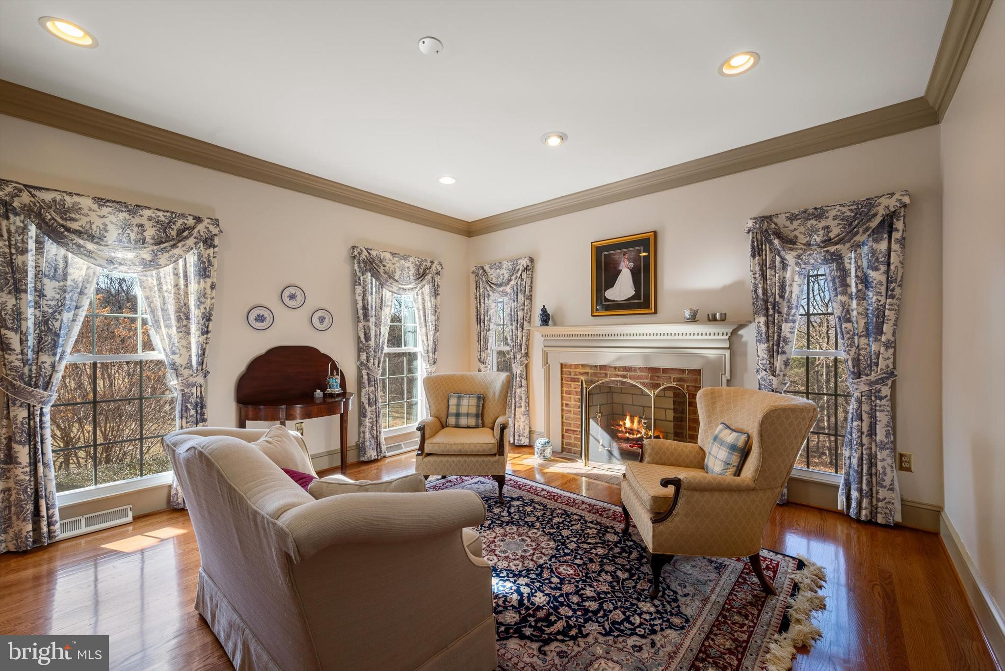 LONGVIEW ACRES - Residential