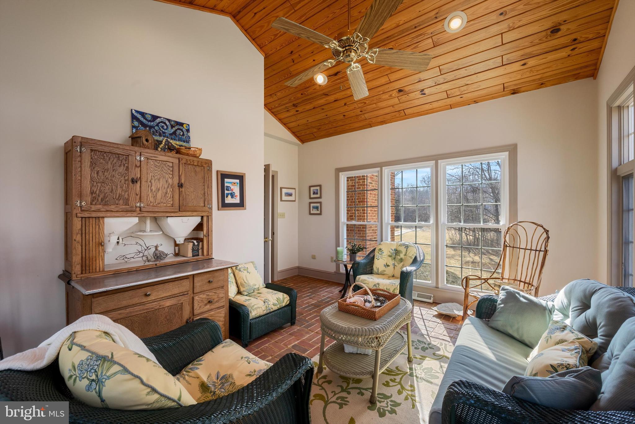 LONGVIEW ACRES - Residential