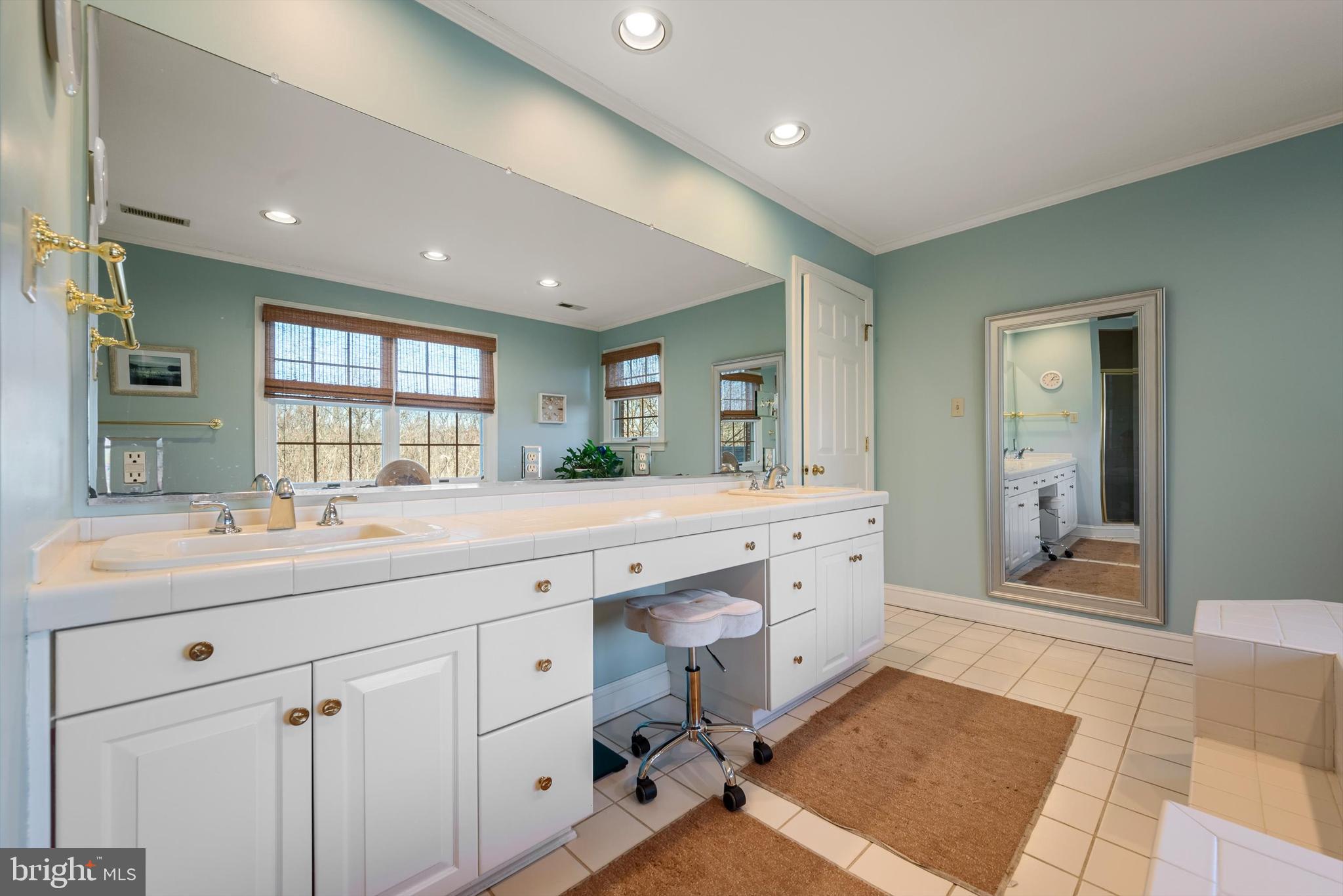 LONGVIEW ACRES - Residential