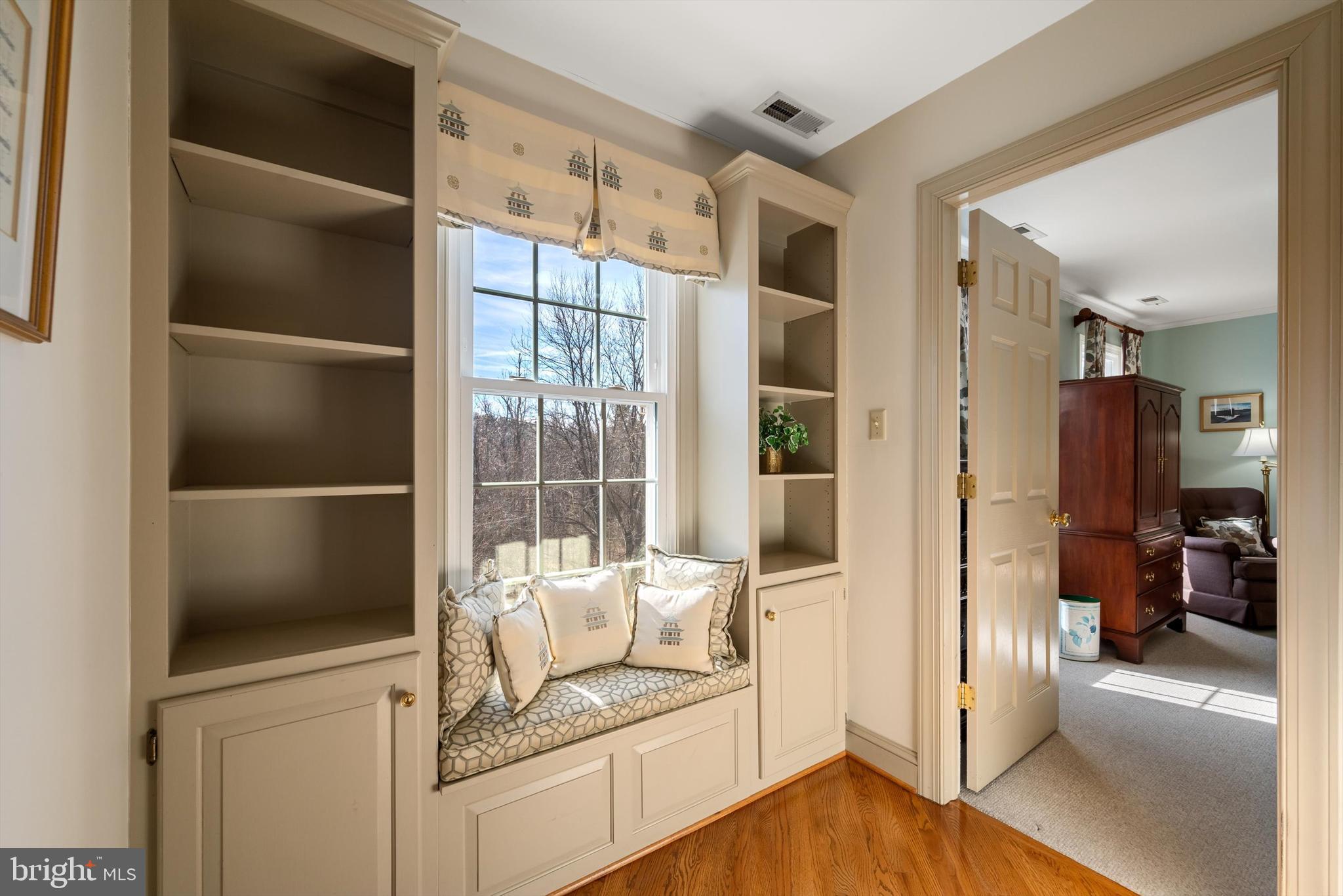 LONGVIEW ACRES - Residential