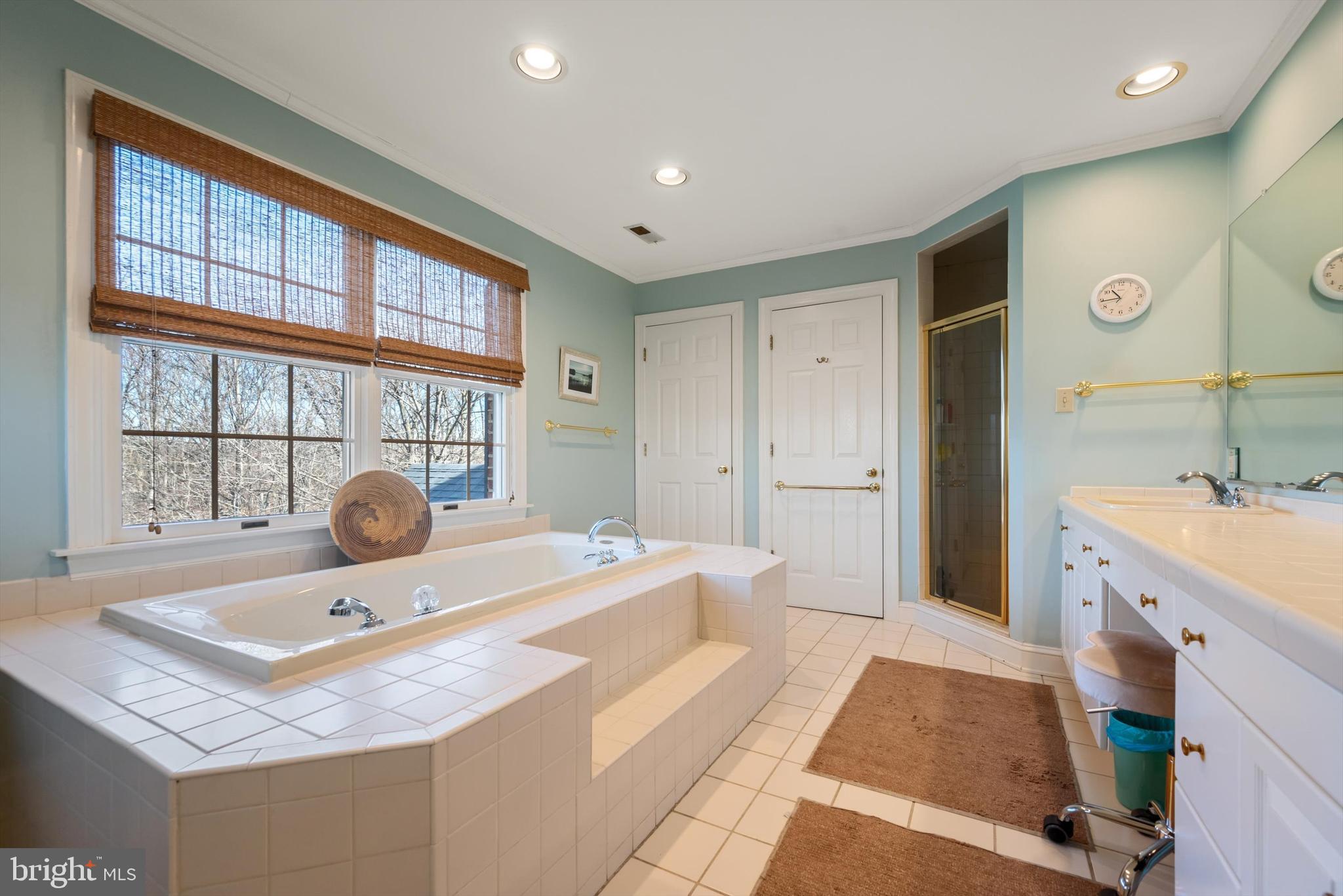 LONGVIEW ACRES - Residential