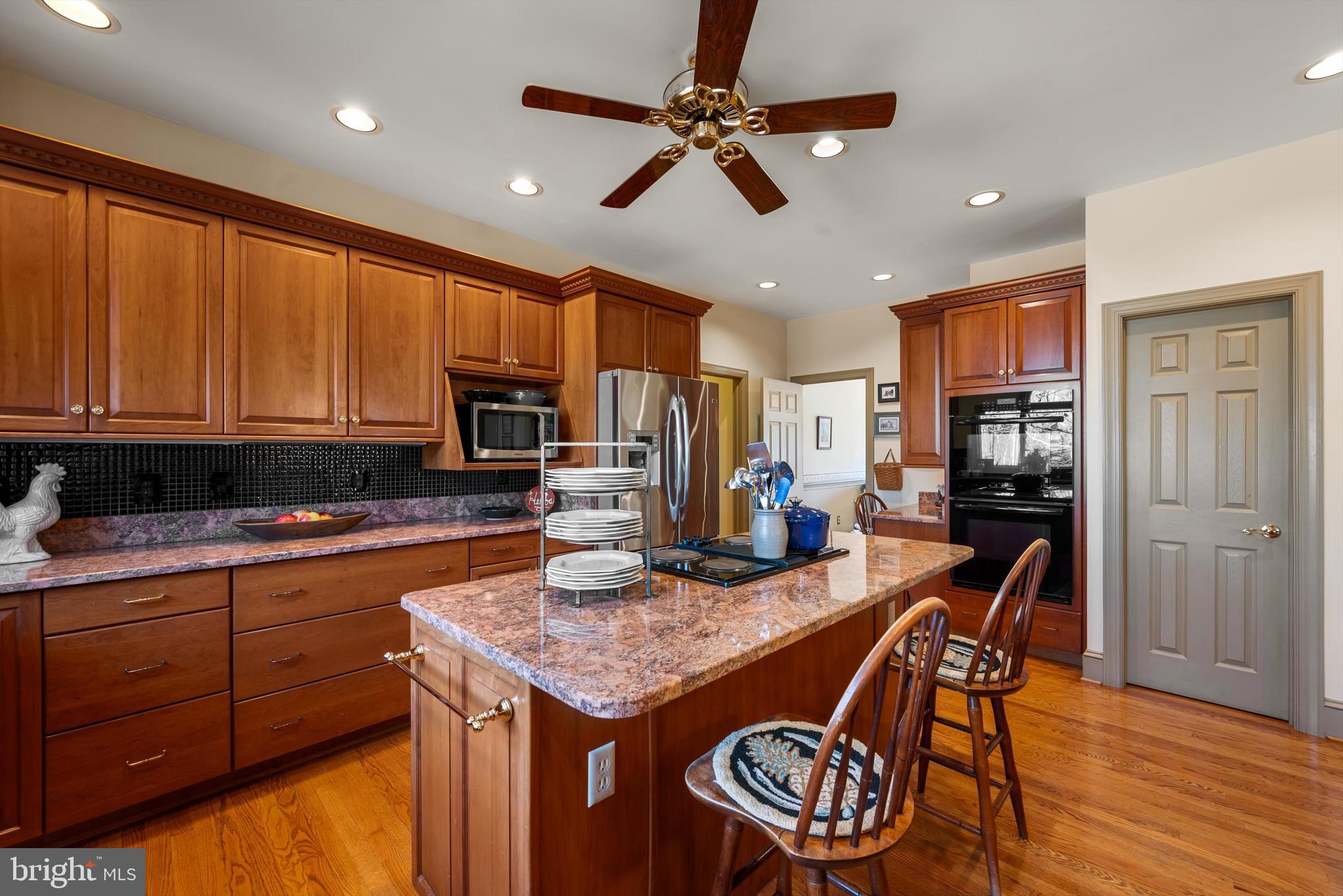 LONGVIEW ACRES - Residential