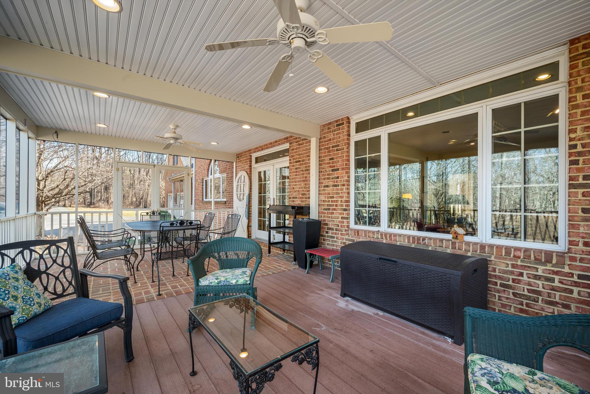 LONGVIEW ACRES - Residential