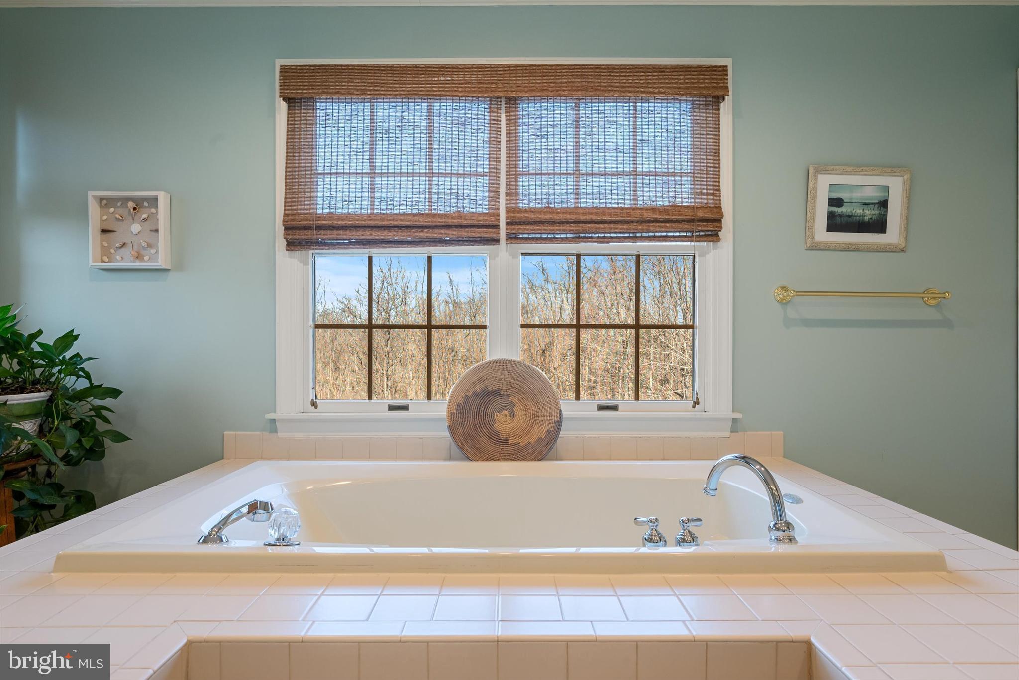 LONGVIEW ACRES - Residential