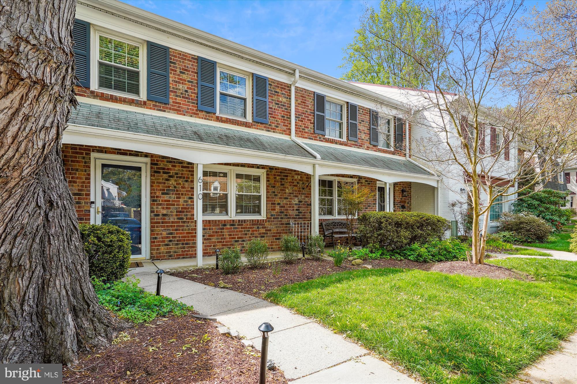 610 AZALEA DRIVE 1